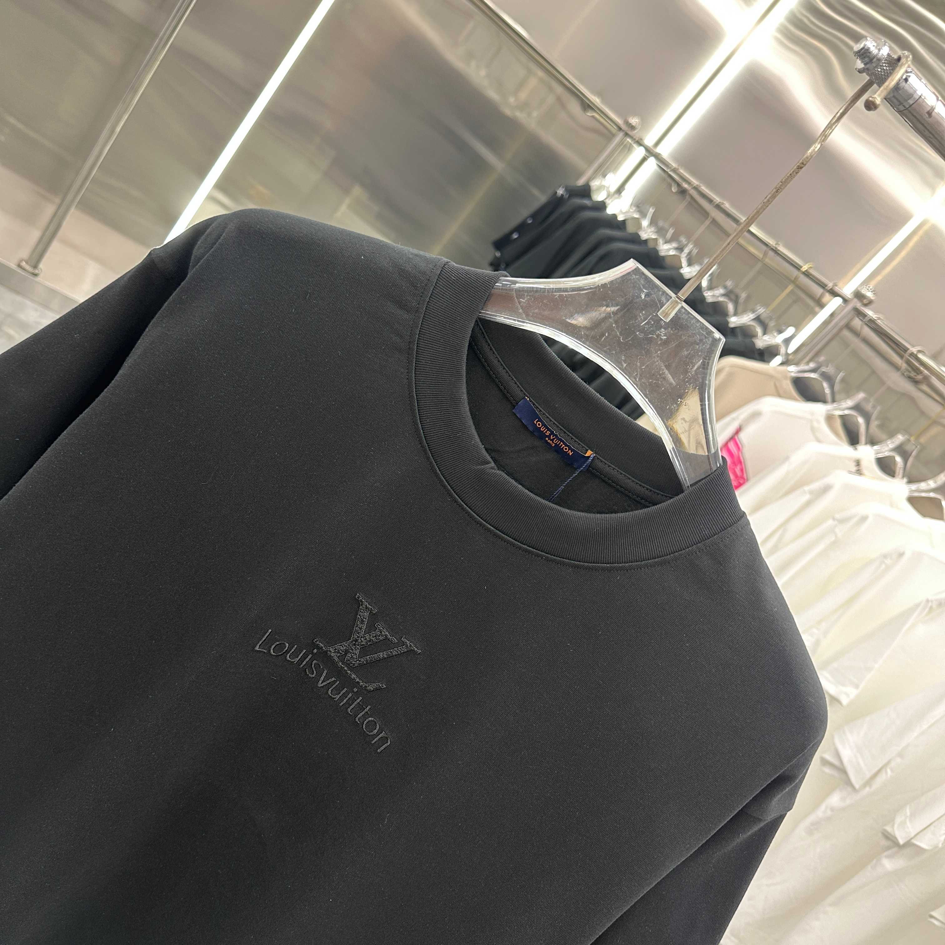 LuxluxHouse Best Quality Clothes T-shirt Louis Vuitton