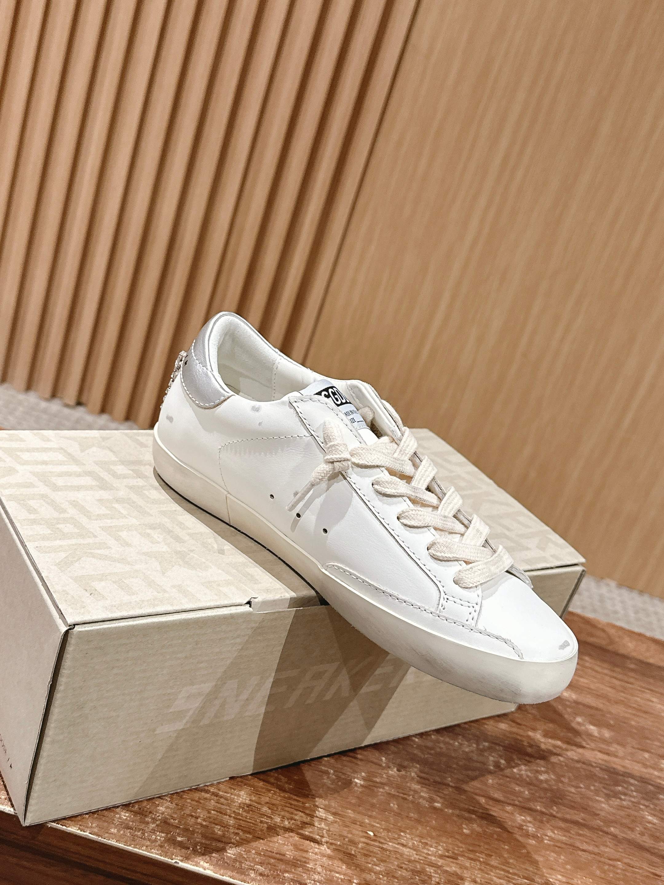 LuxluxHouse Best Quality Shoes Golden Goose