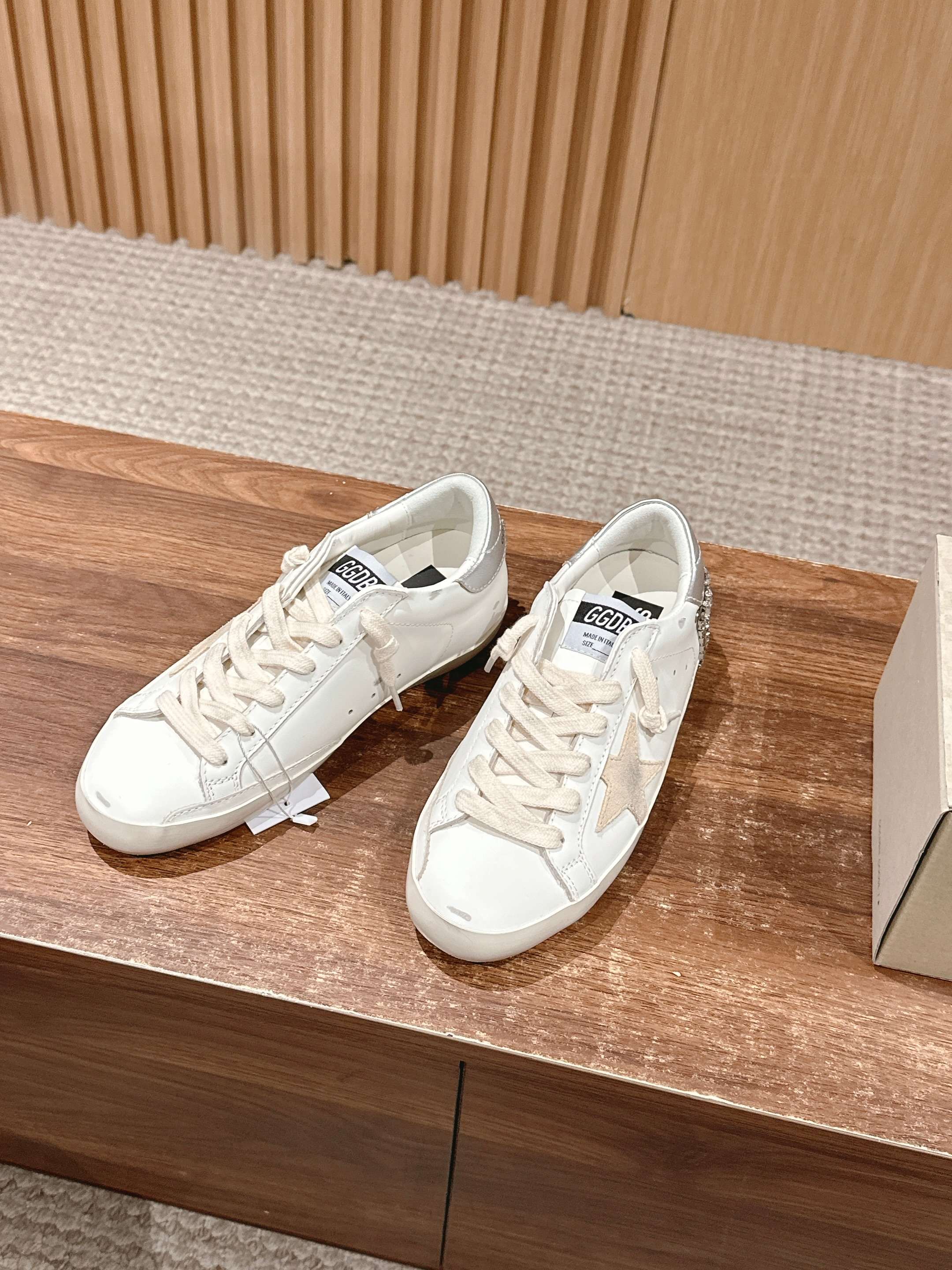 LuxluxHouse Best Quality Shoes Golden Goose