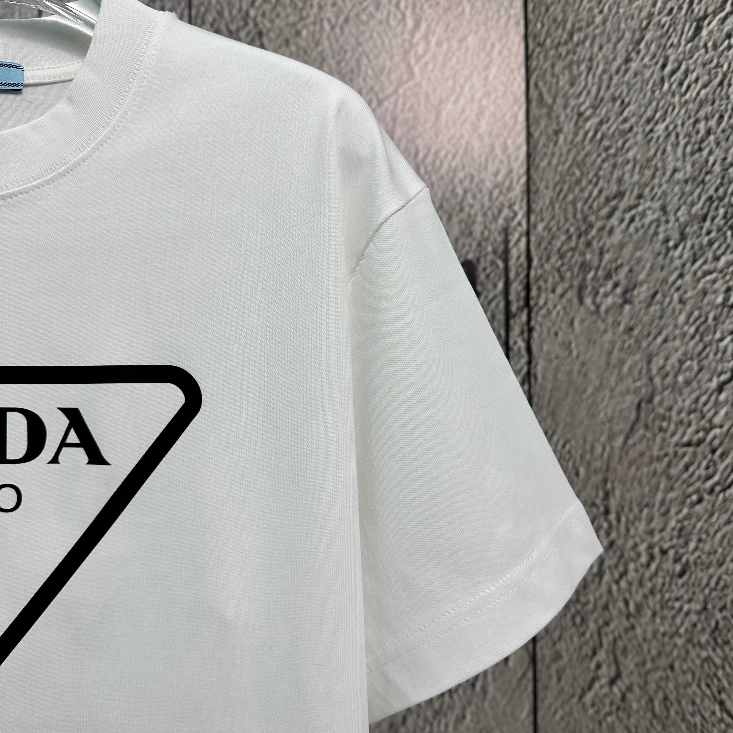 LuxluxHouse Best Quality Clothes T-shirt Prada