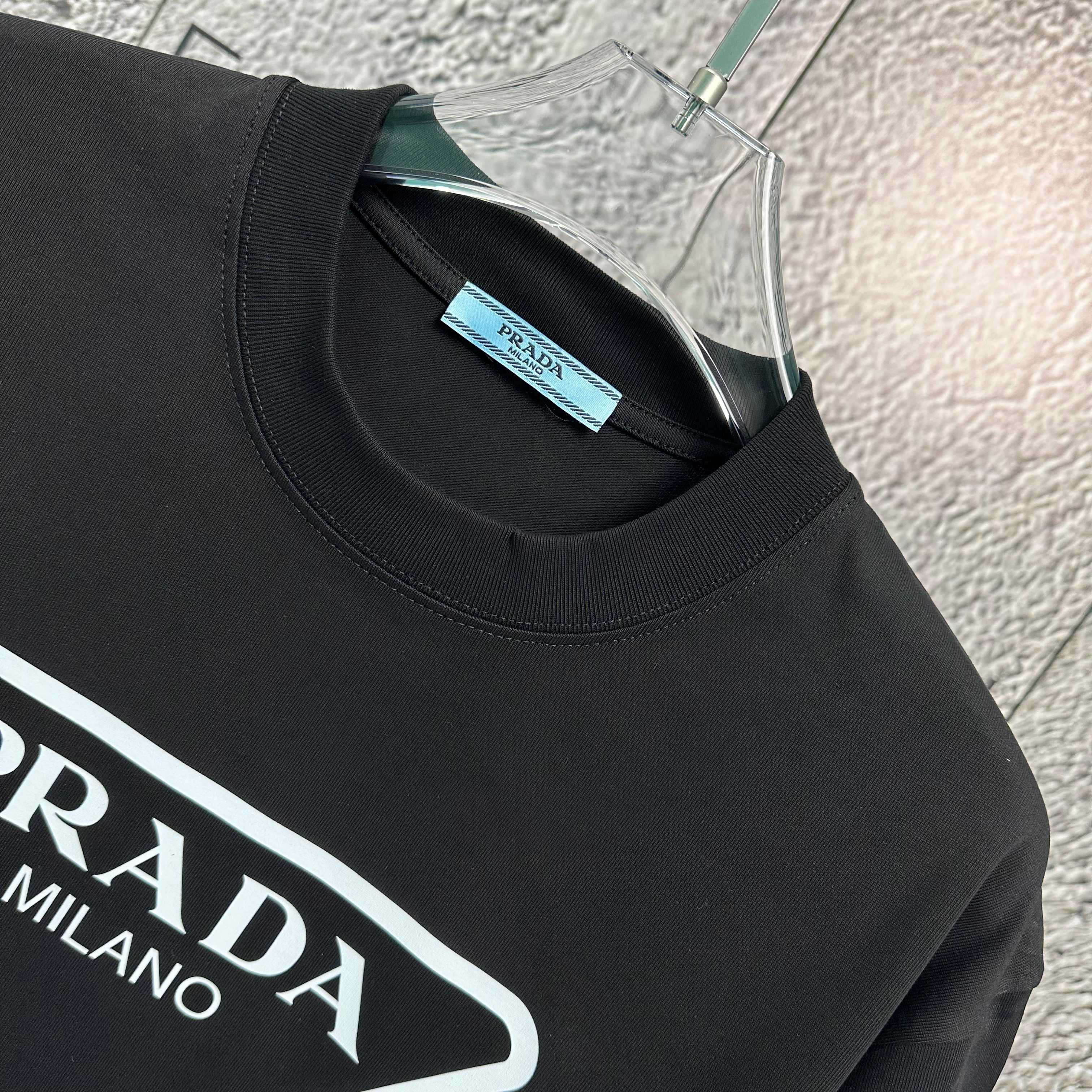 LuxluxHouse Best Quality Clothes T-shirt Prada