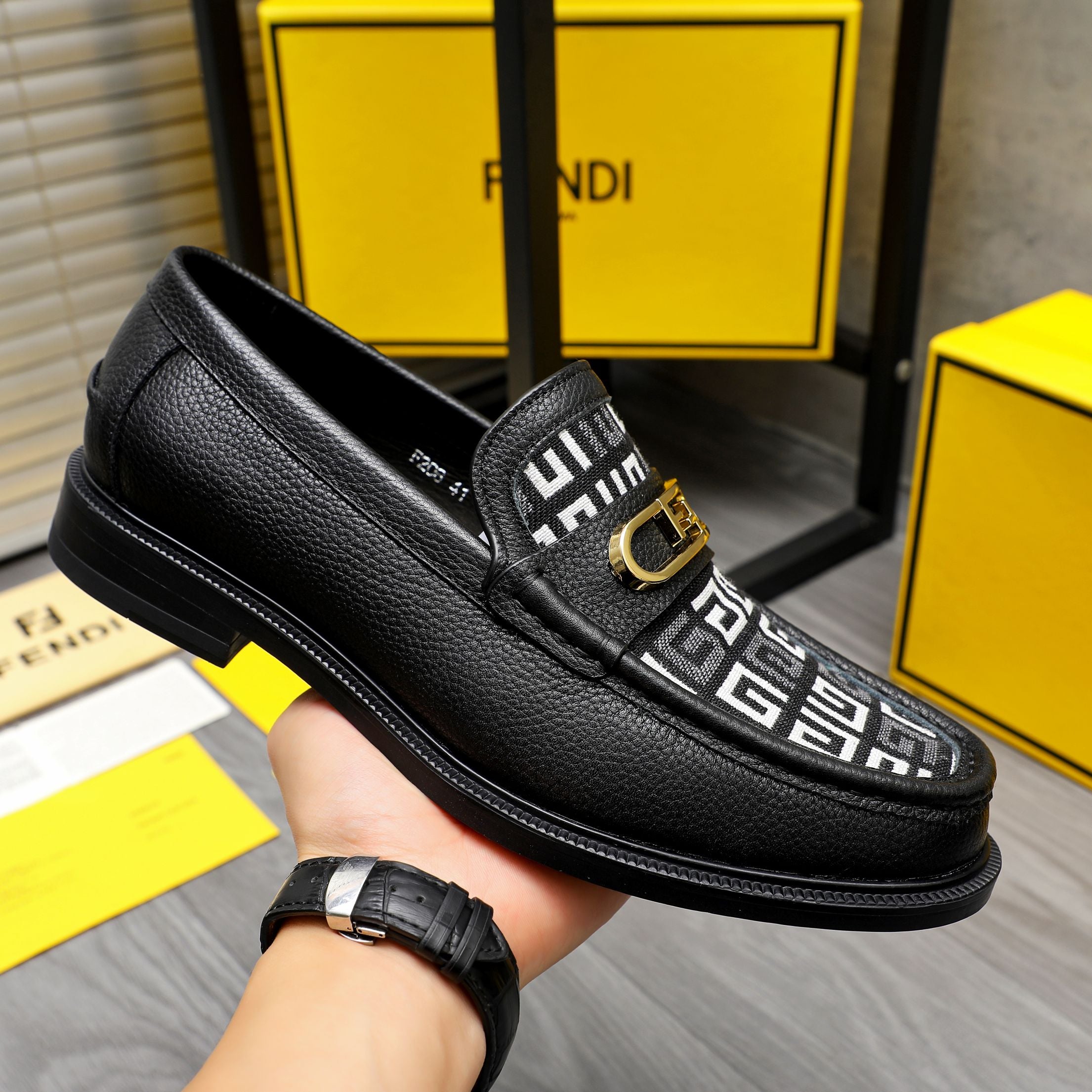 LuxluxHouse Best Quality Shoes Fendi