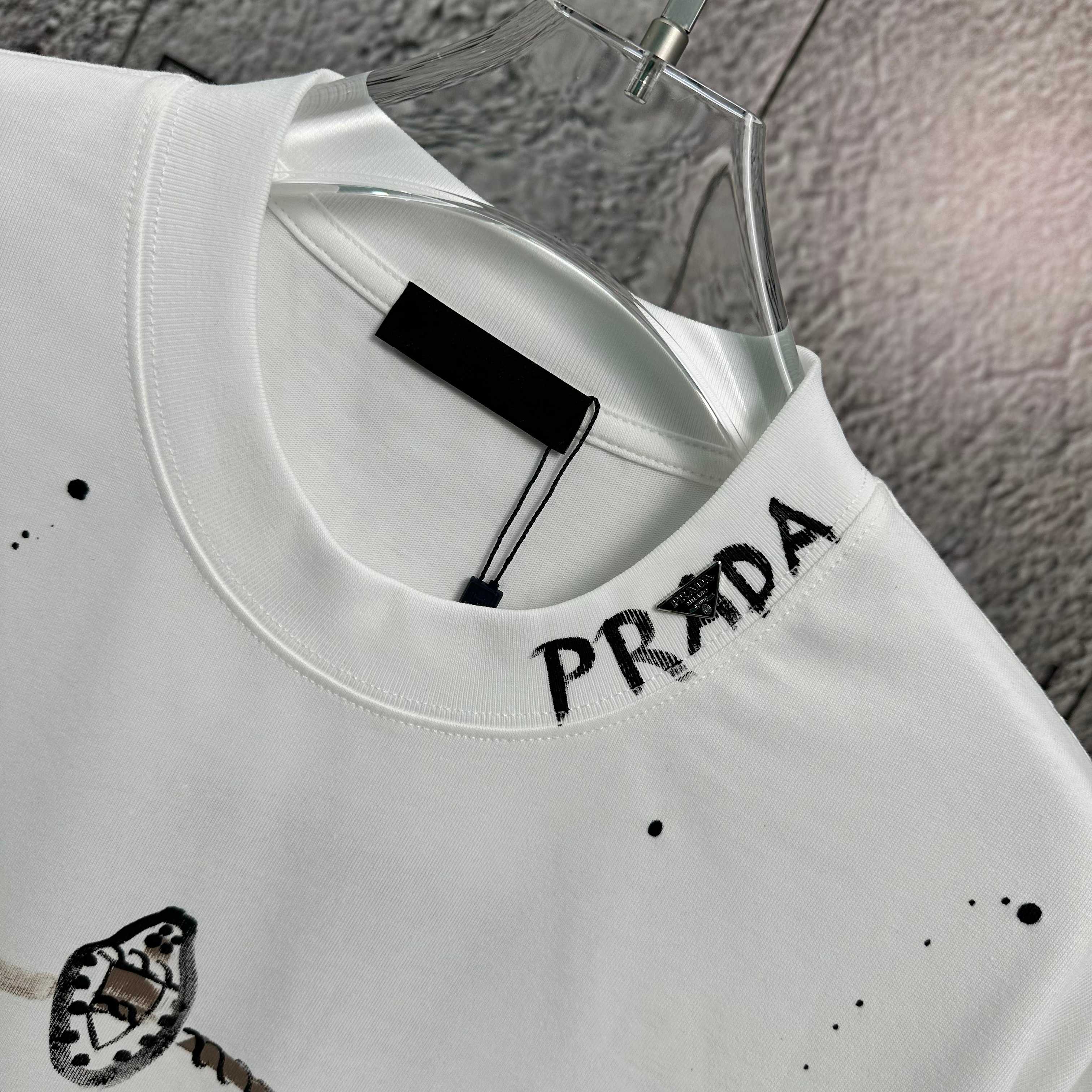LuxluxHouse Best Quality Clothes T-shirt Prada