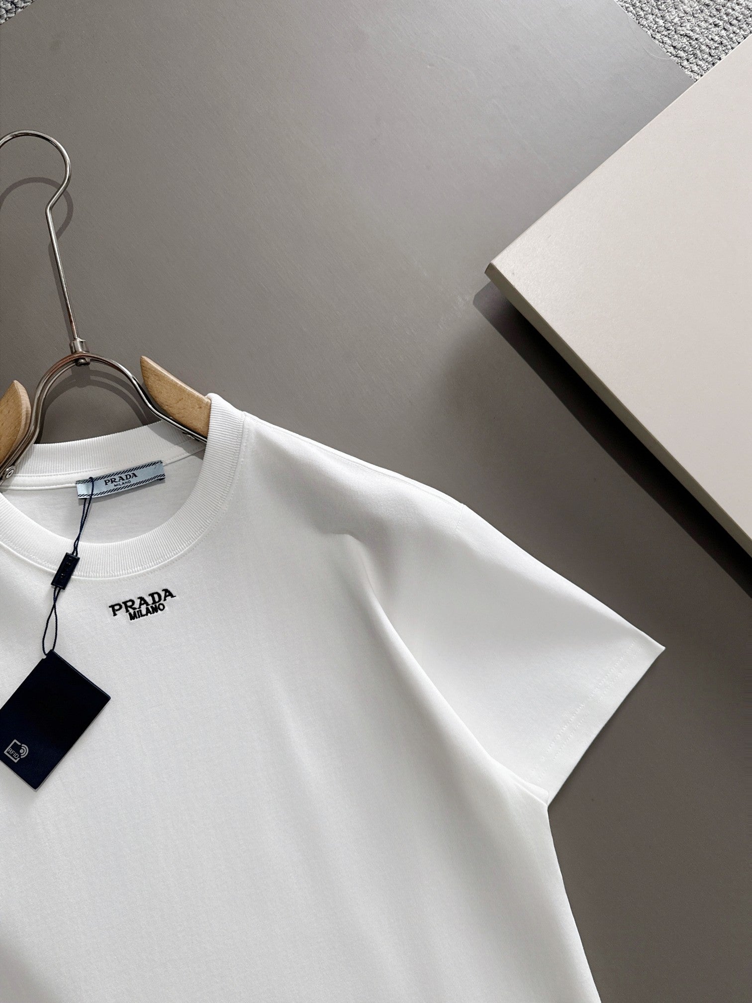 LuxluxHouse Best Quality Clothes T-shirt Prada