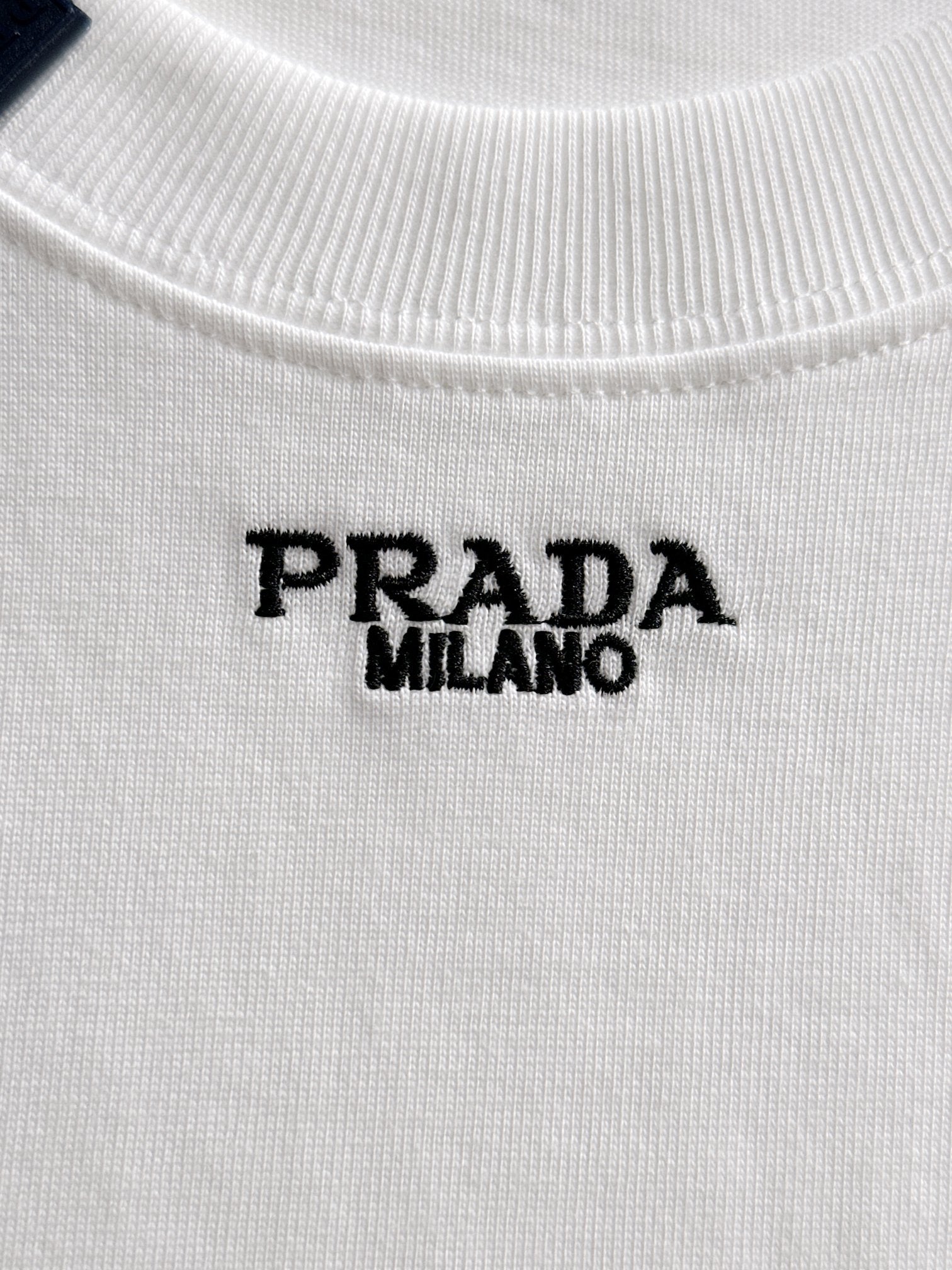 LuxluxHouse Best Quality Clothes T-shirt Prada