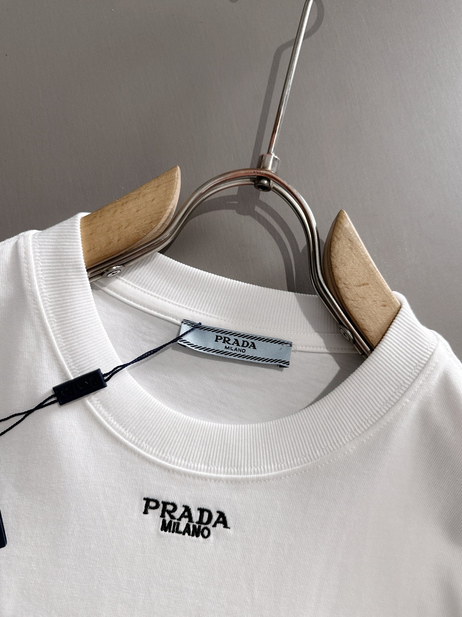 LuxluxHouse Best Quality Clothes T-shirt Prada