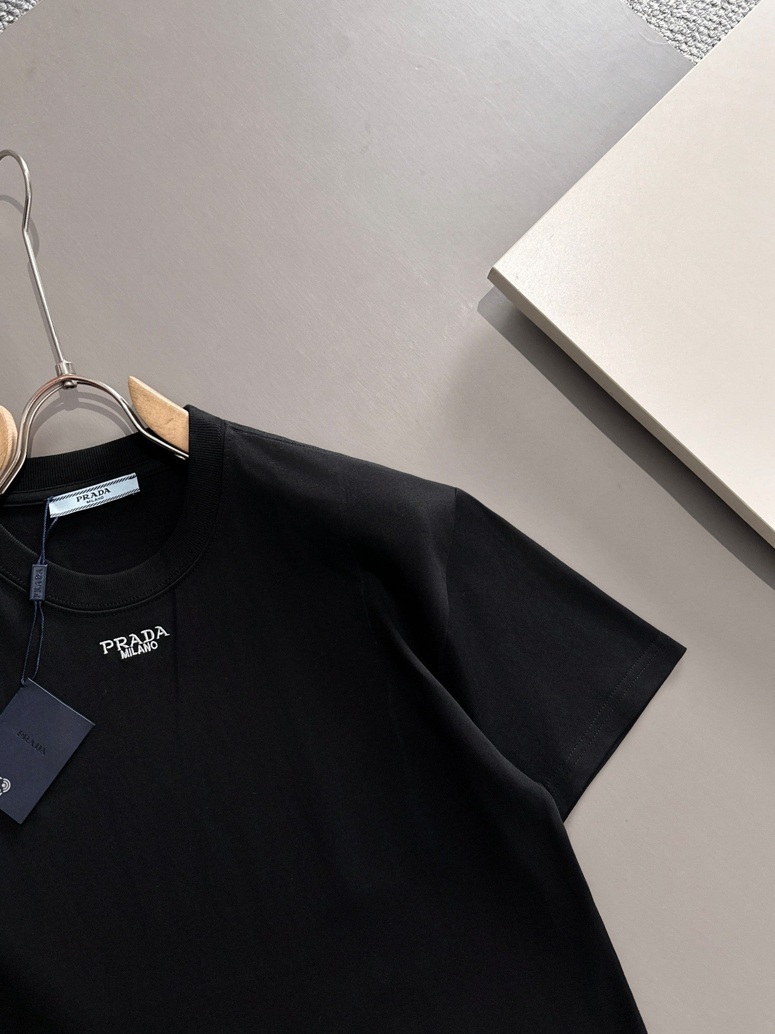 LuxluxHouse Best Quality Clothes T-shirt Prada