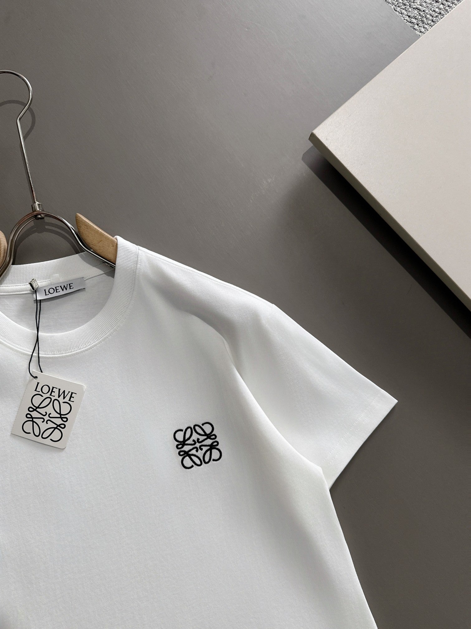 LuxluxHouse Best Quality Clothes T-shirt Loewe