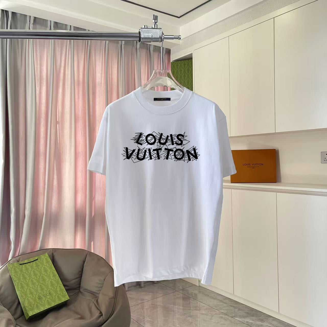 LuxluxHouse Best Quality Clothes T-shirt Louis Vuitton