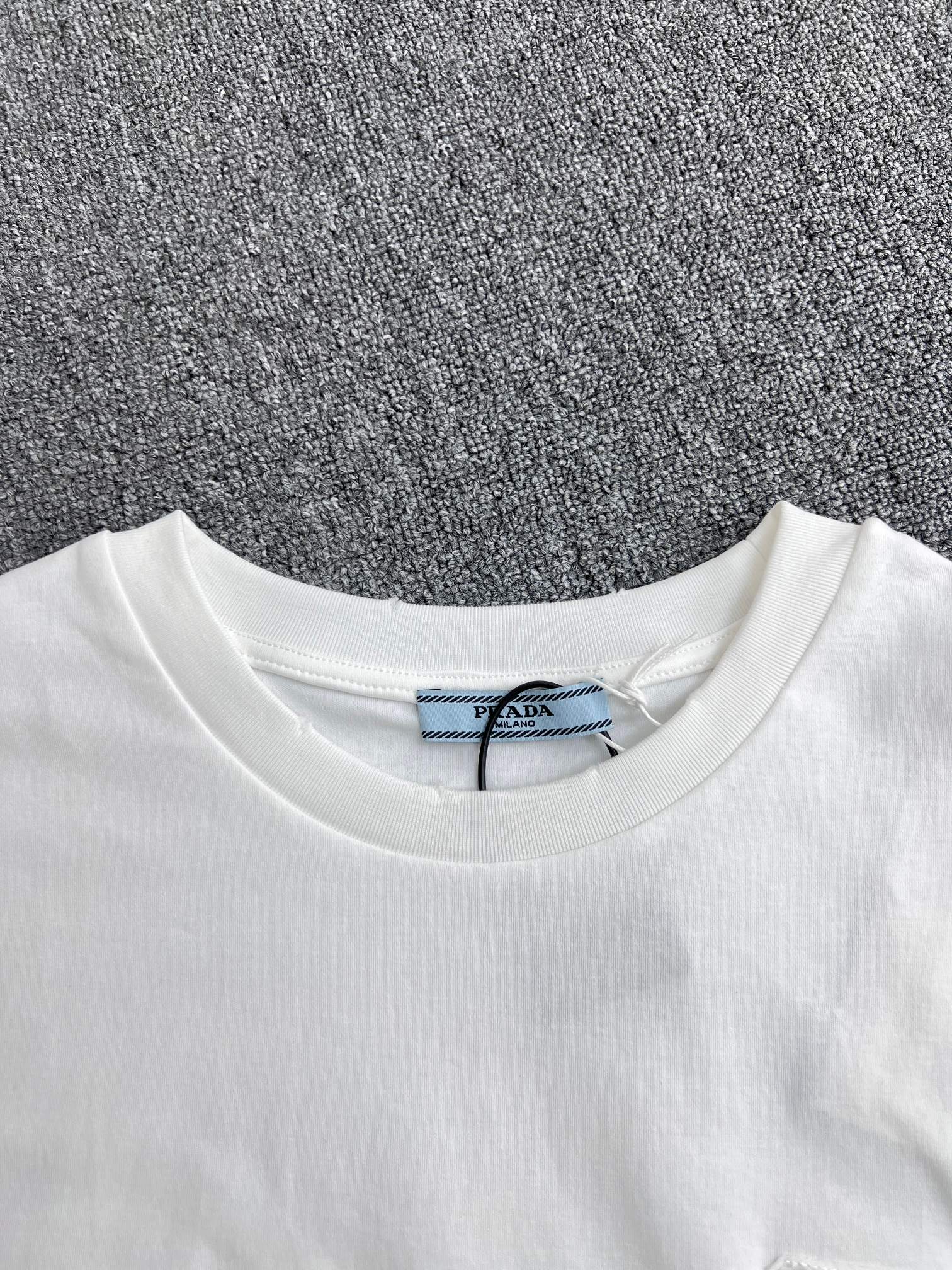 LuxluxHouse Best Quality Clothes T-shirt Prada