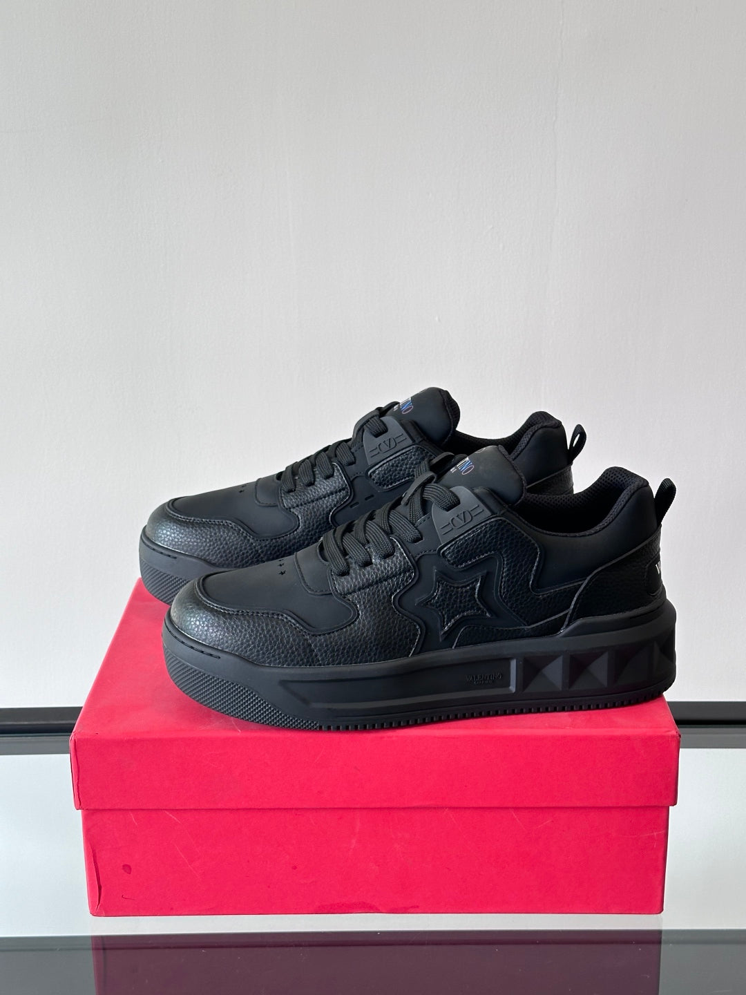 LuxluxHouse Best Quality Shoes Valentino