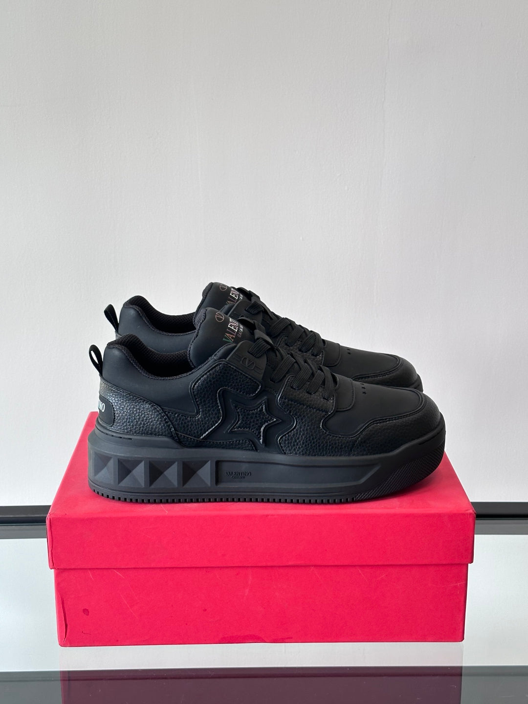 LuxluxHouse Best Quality Shoes Valentino