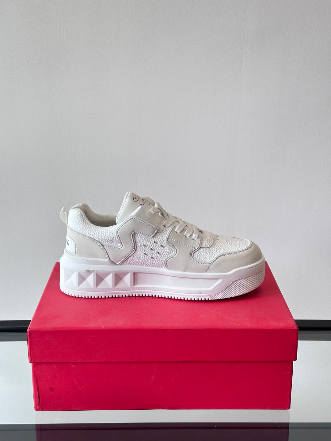 LuxluxHouse Best Quality Shoes Valentino