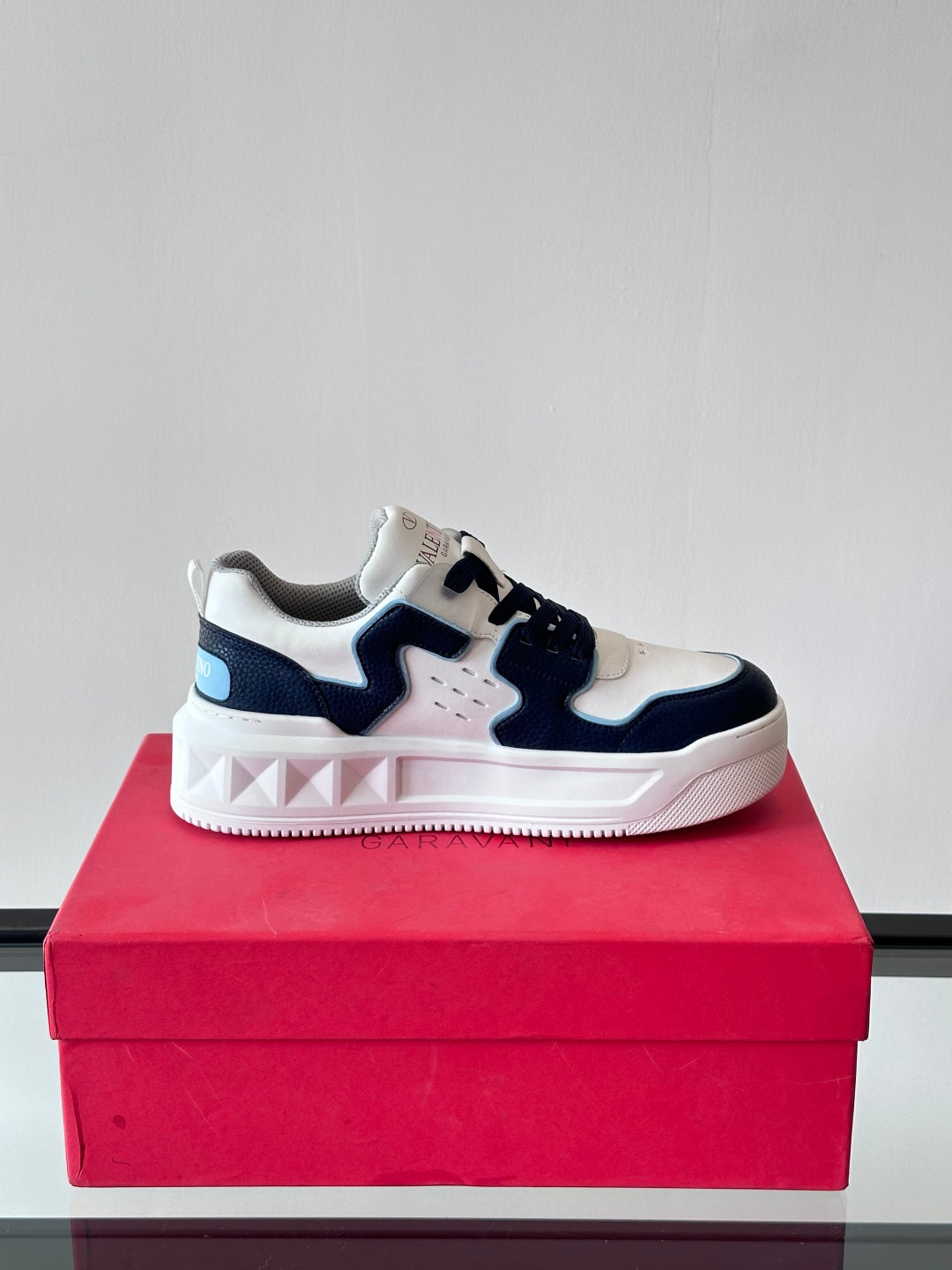 LuxluxHouse Best Quality Shoes Valentino