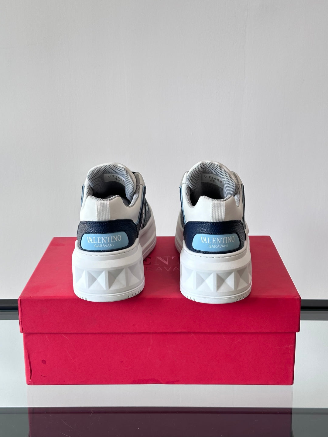 LuxluxHouse Best Quality Shoes Valentino