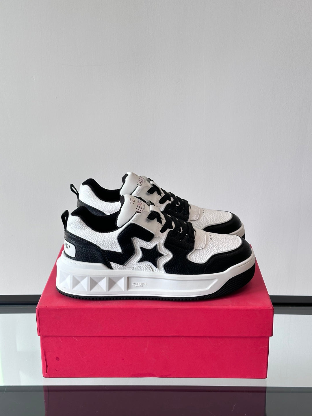 LuxluxHouse Best Quality Shoes Valentino