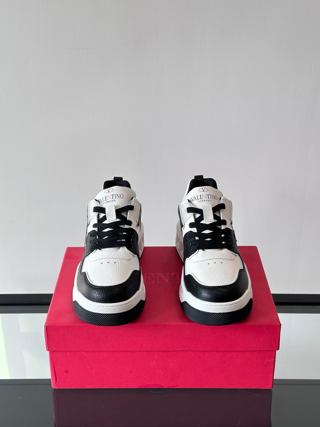 LuxluxHouse Best Quality Shoes Valentino