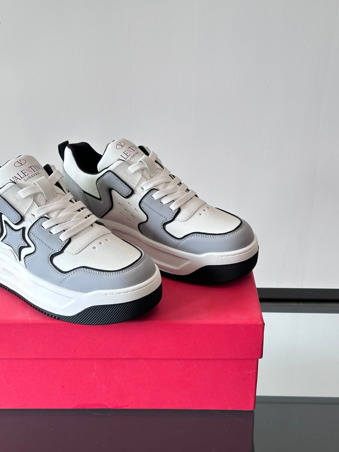 LuxluxHouse Best Quality Shoes Valentino
