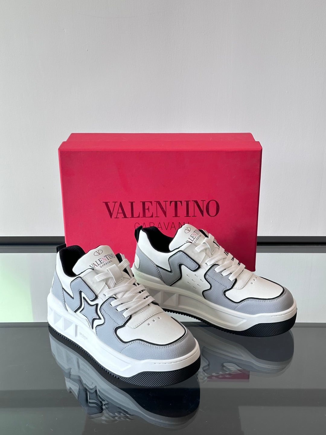 LuxluxHouse Best Quality Shoes Valentino