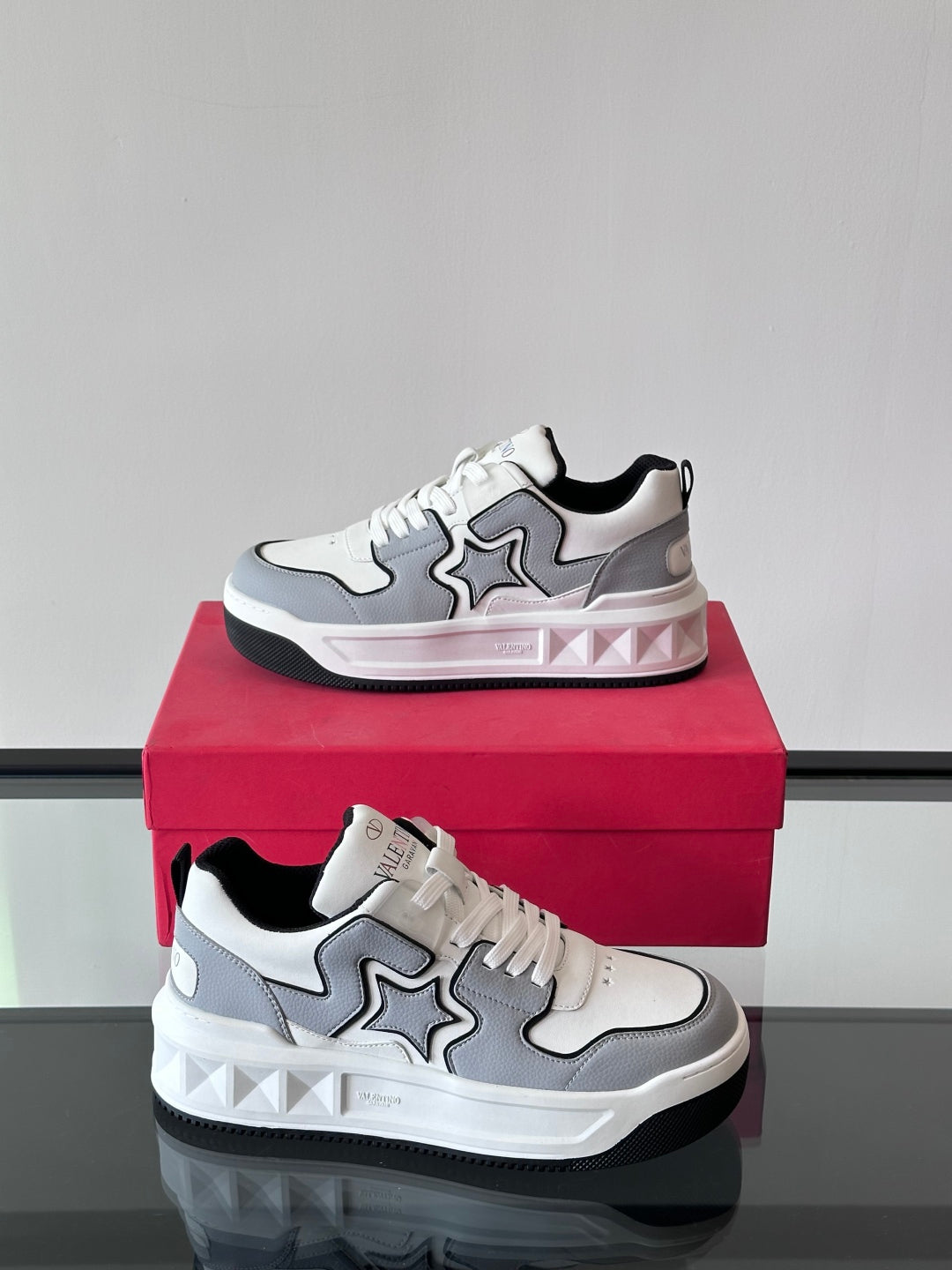 LuxluxHouse Best Quality Shoes Valentino