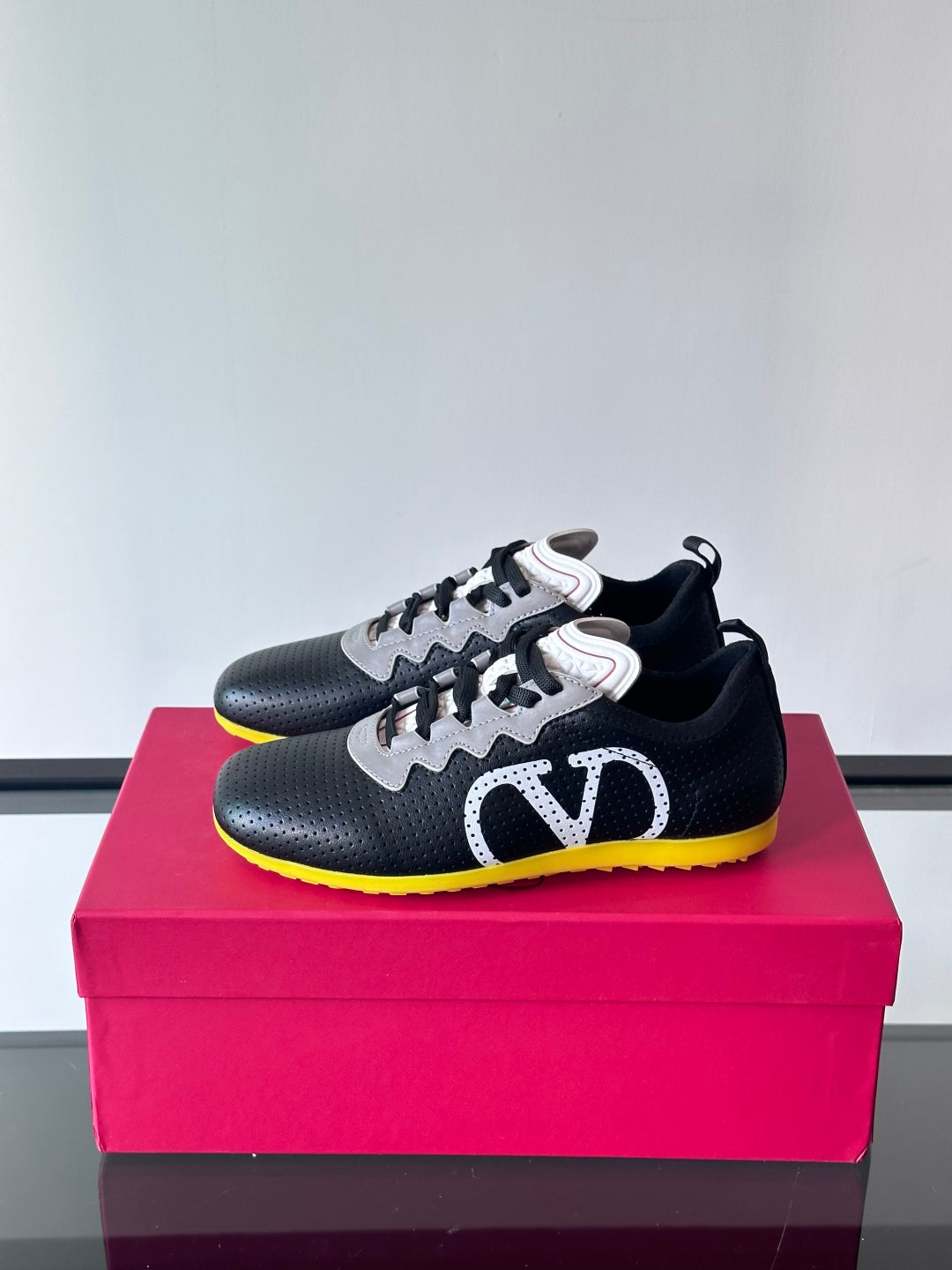 LuxluxHouse Best Quality Shoes Valentino