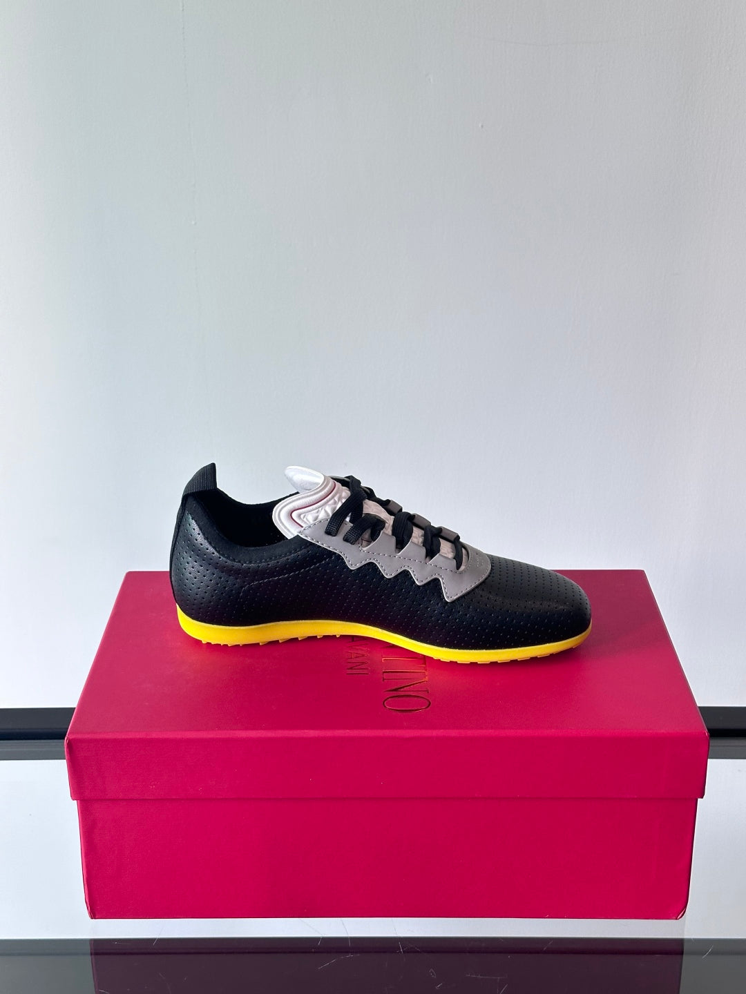 LuxluxHouse Best Quality Shoes Valentino