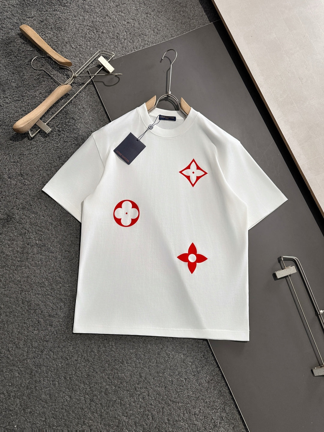 LuxluxHouse Best Quality Clothes T-shirt Louis Vuitton