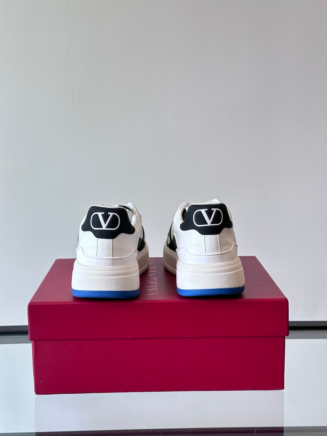 LuxluxHouse Best Quality Shoes Valentino