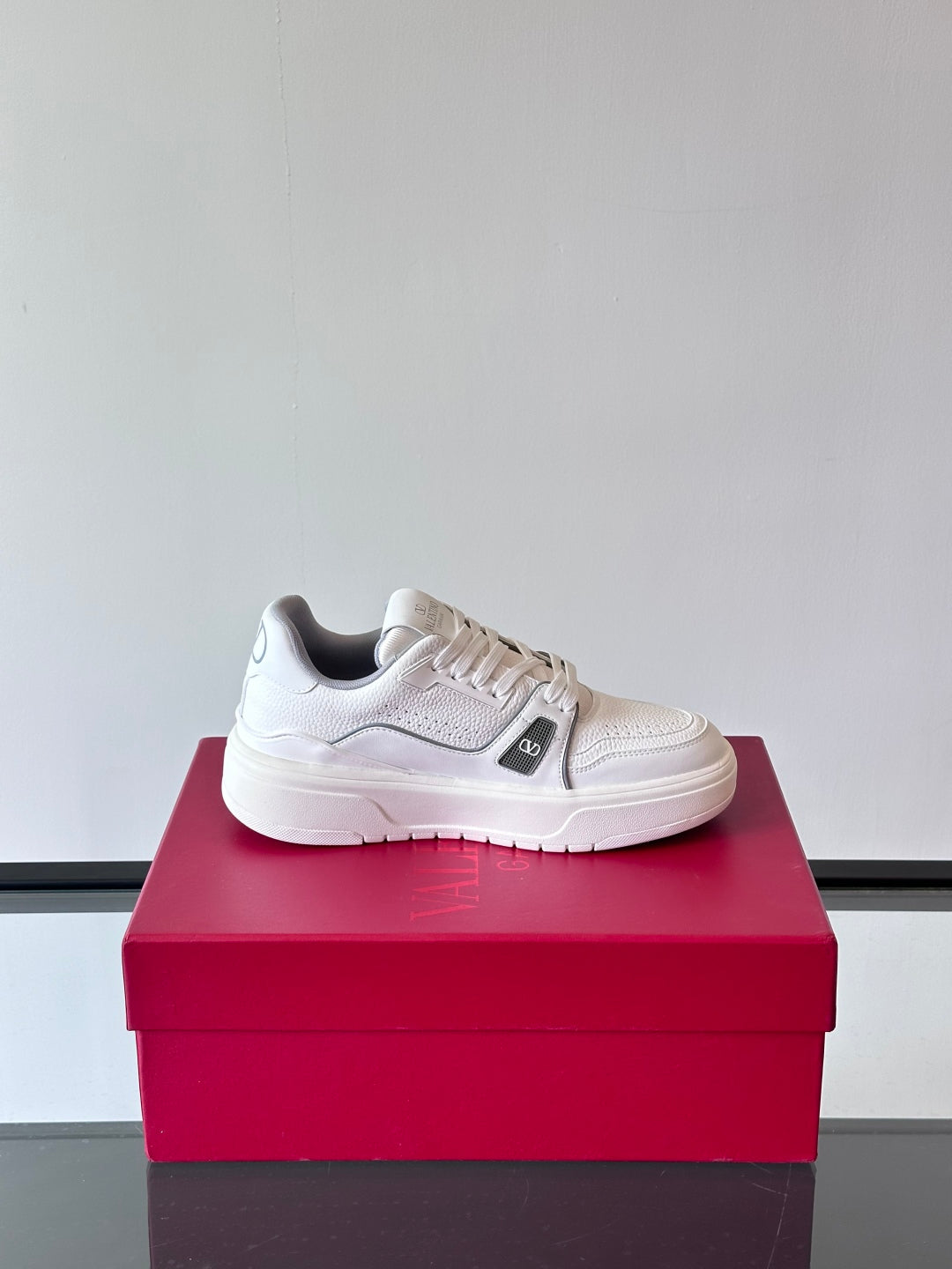 LuxluxHouse Best Quality Shoes Valentino