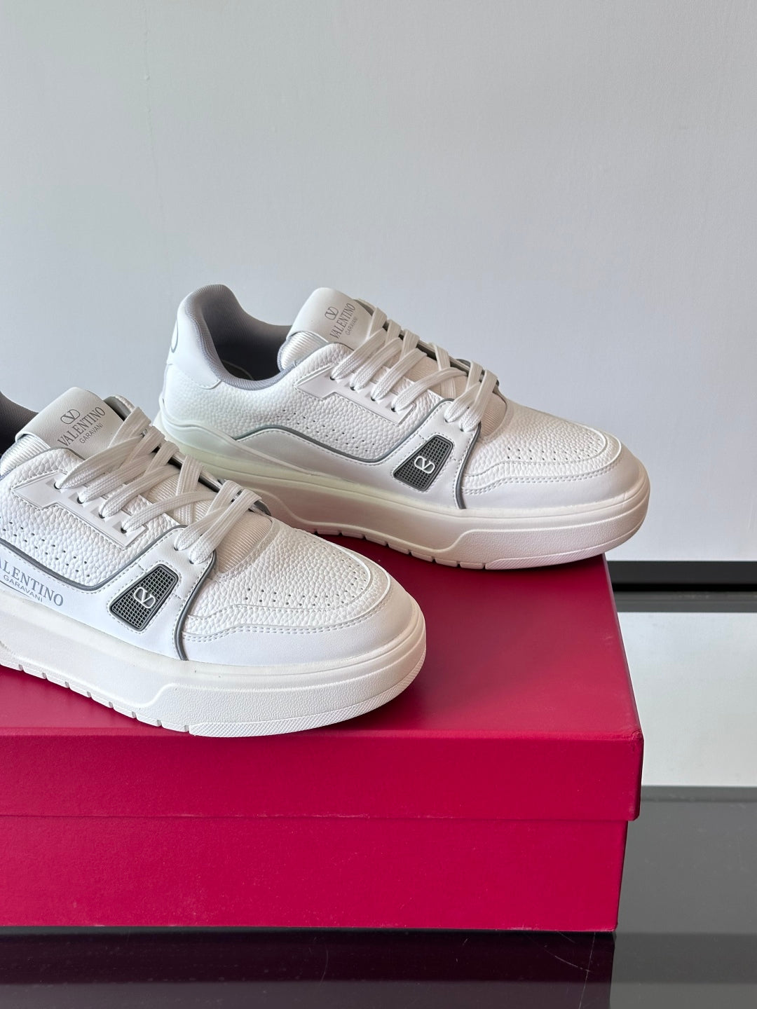 LuxluxHouse Best Quality Shoes Valentino