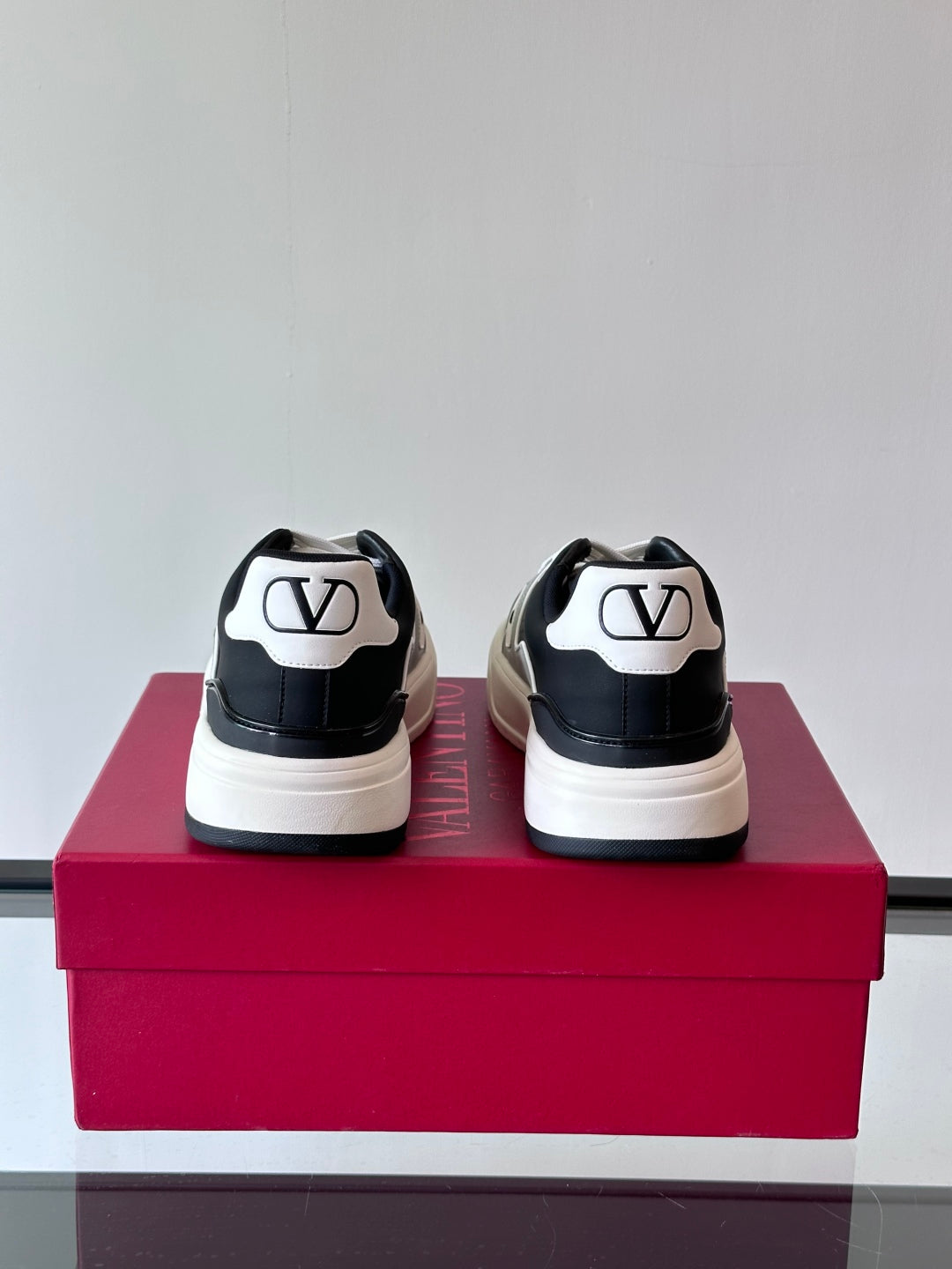 LuxluxHouse Best Quality Shoes Valentino