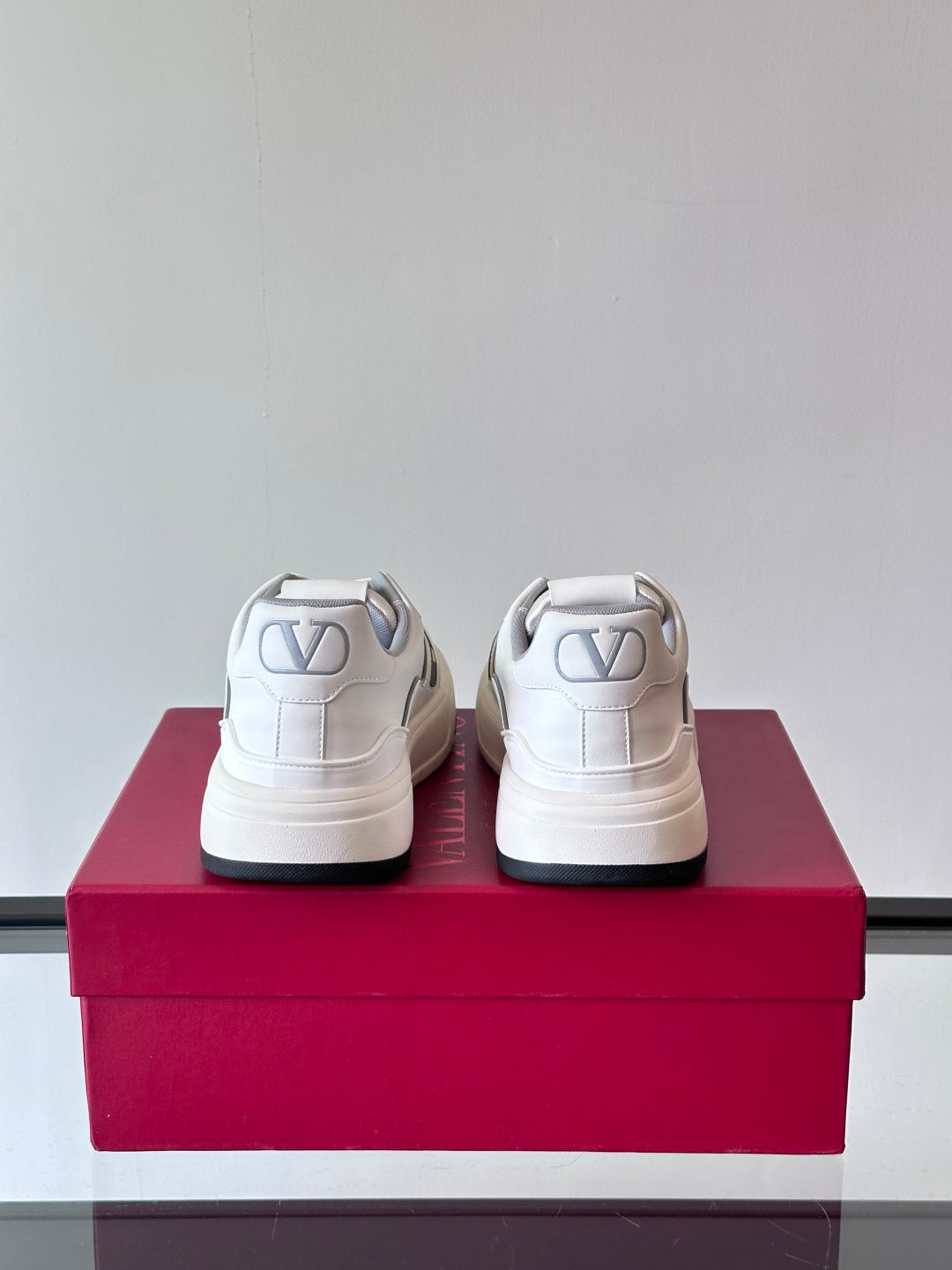 LuxluxHouse Best Quality Shoes Valentino