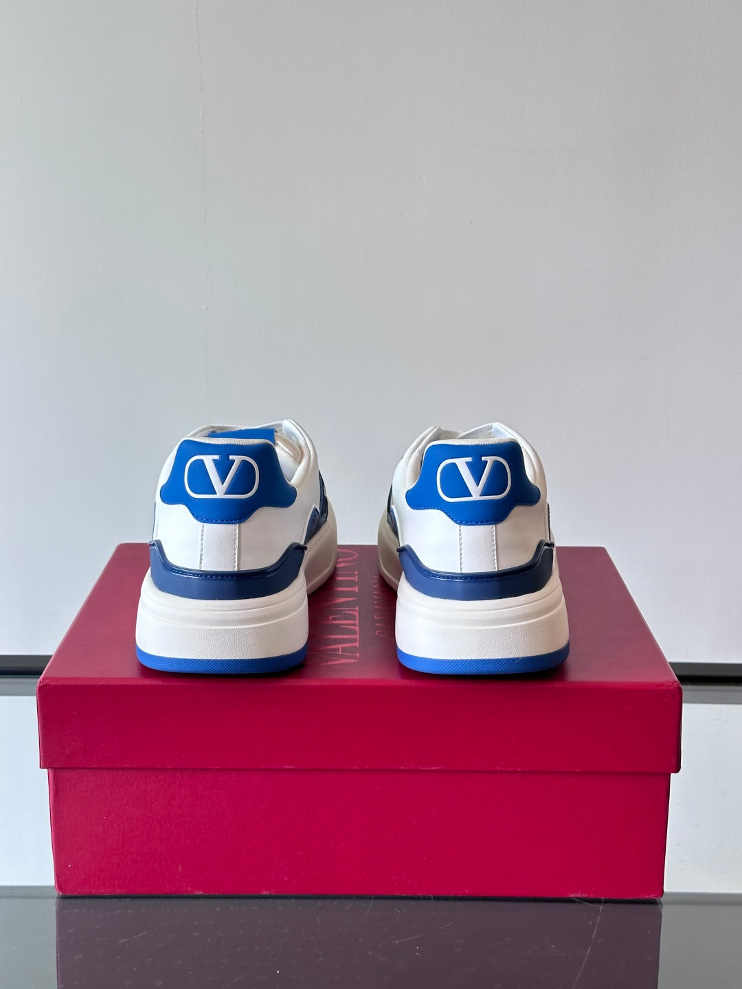 LuxluxHouse Best Quality Shoes Valentino