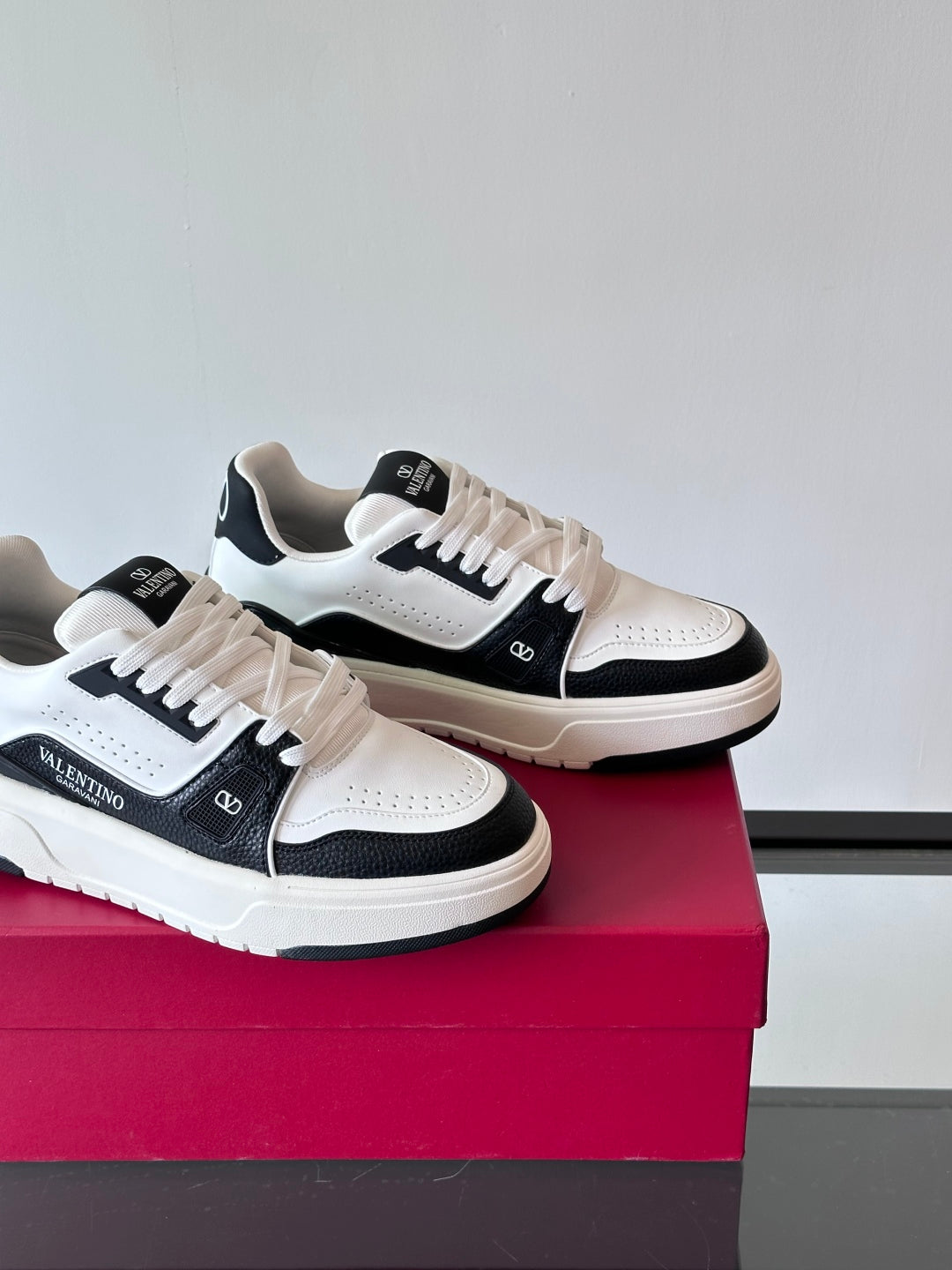 LuxluxHouse Best Quality Shoes Valentino