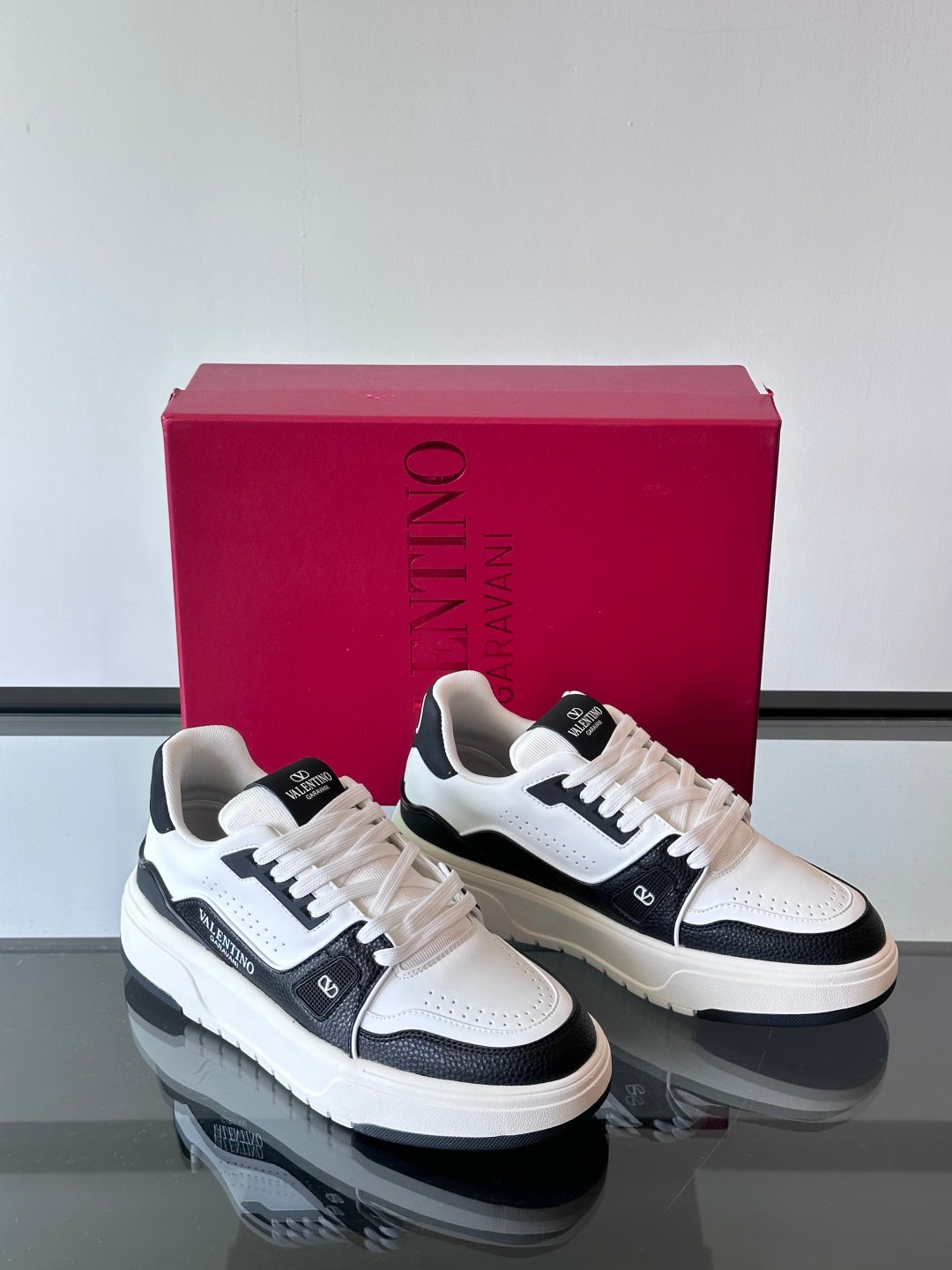 LuxluxHouse Best Quality Shoes Valentino