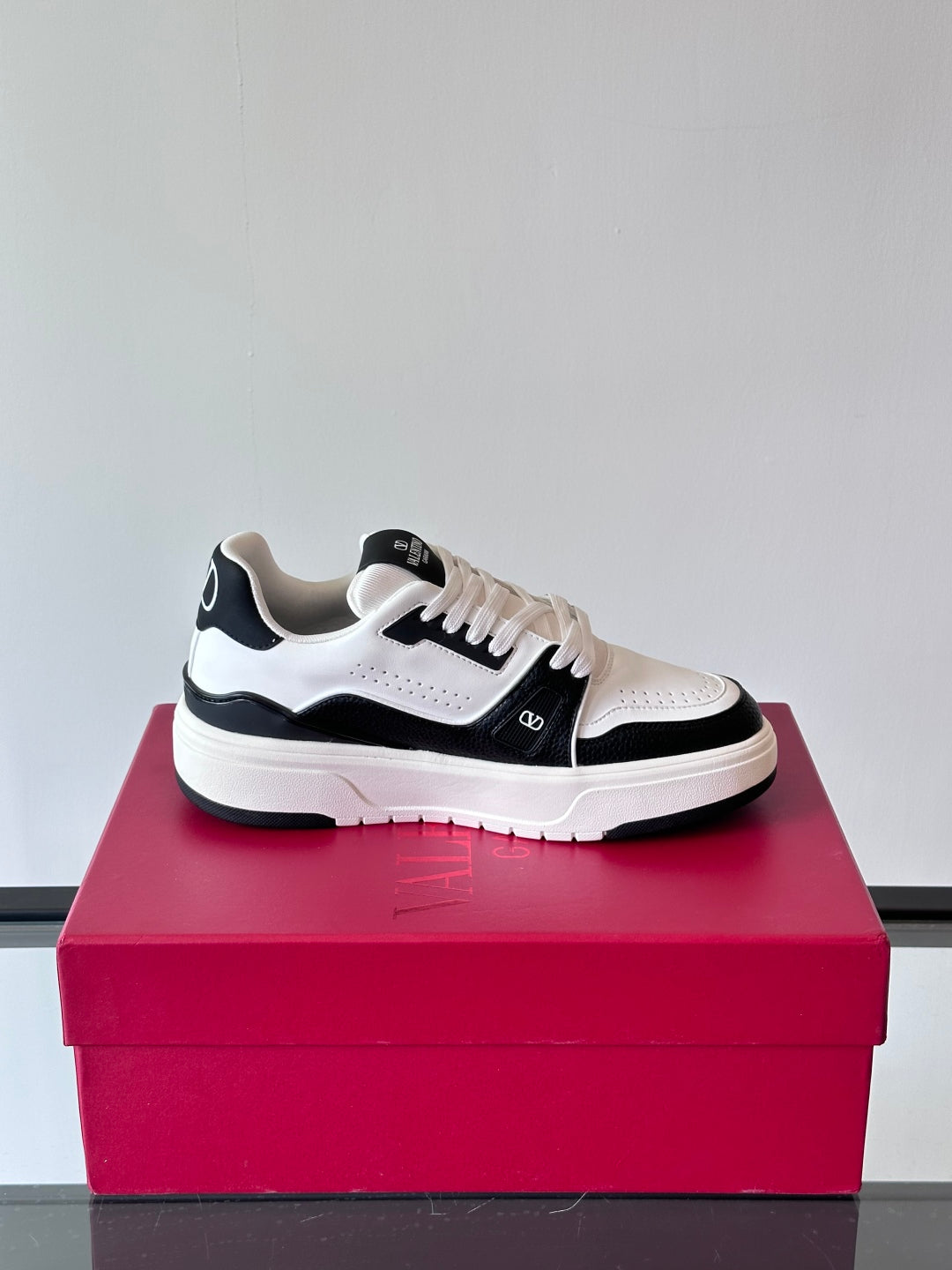 LuxluxHouse Best Quality Shoes Valentino