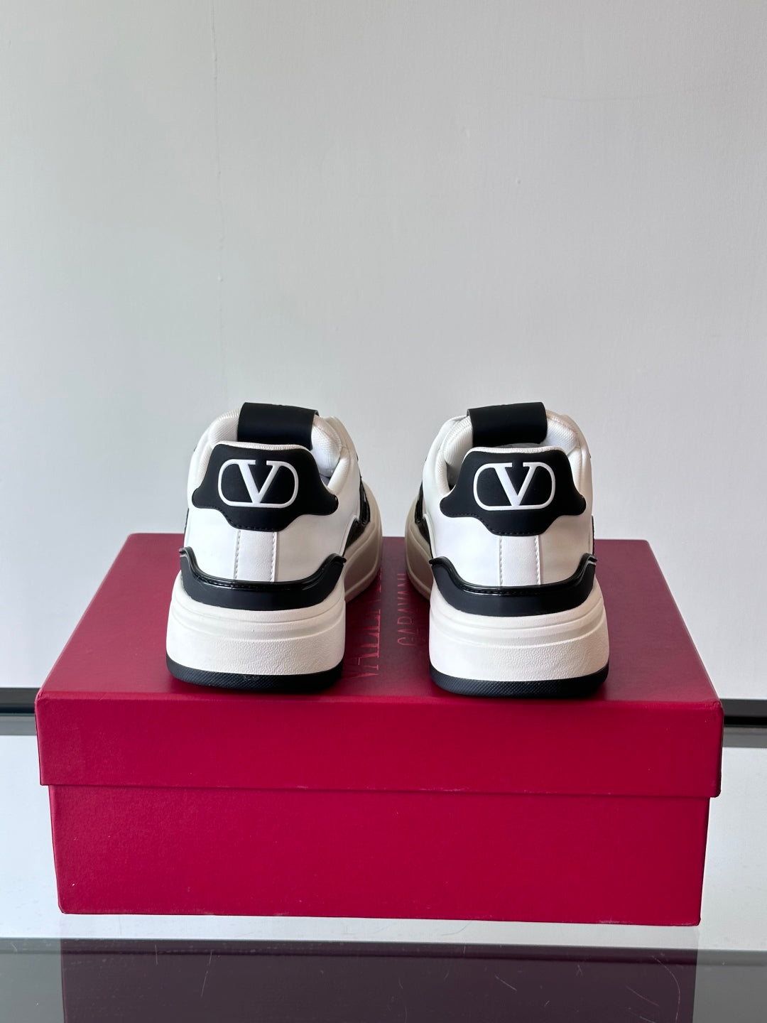 LuxluxHouse Best Quality Shoes Valentino
