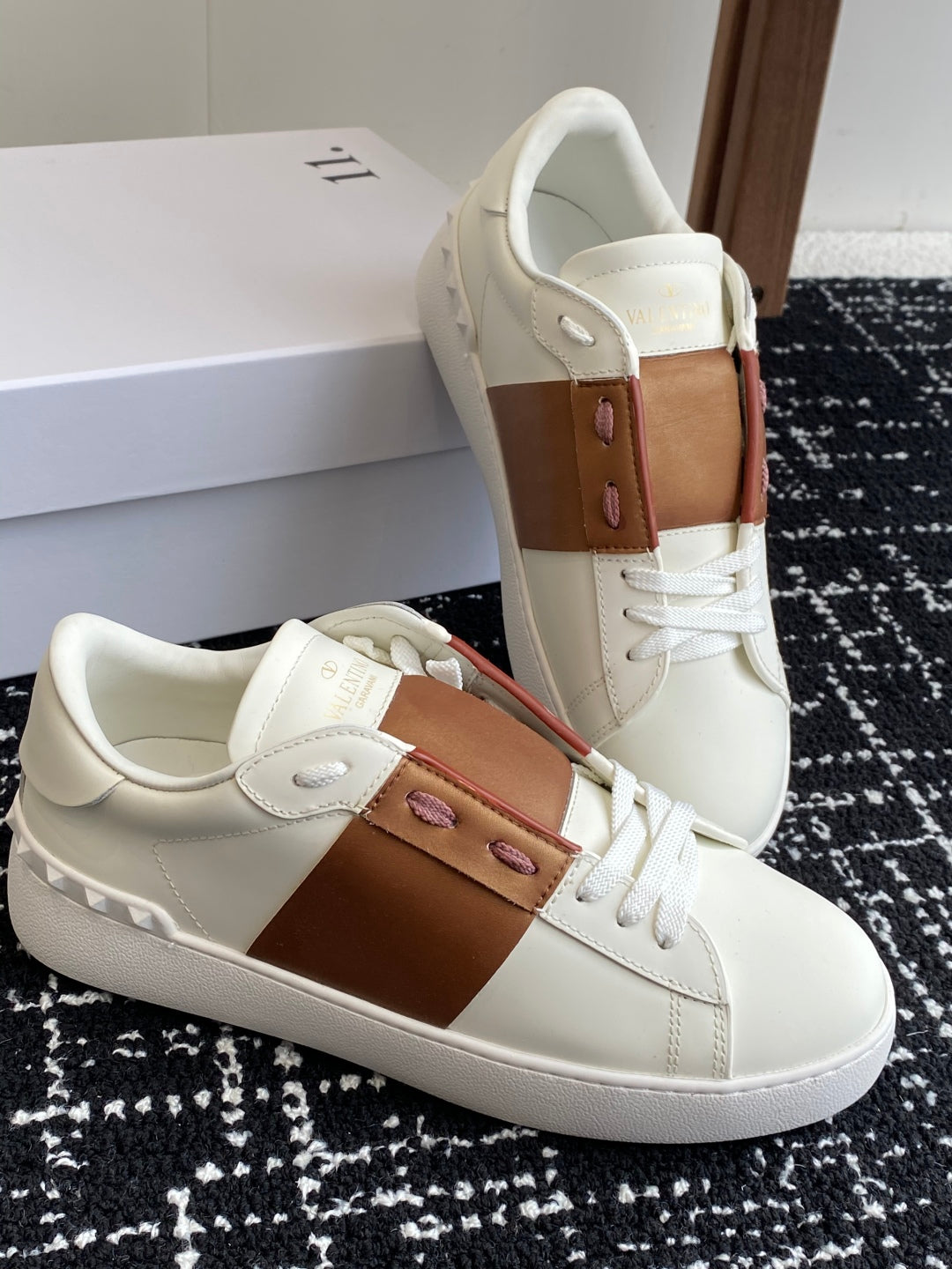 LuxluxHouse Best Quality Shoes Valentino