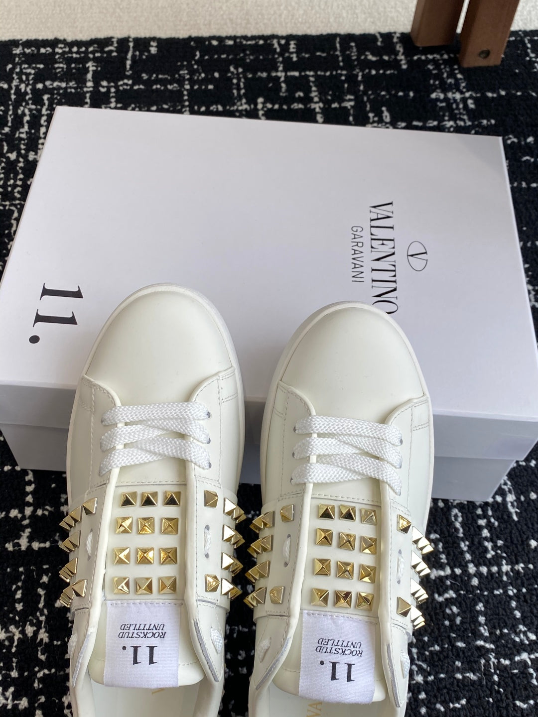 LuxluxHouse Best Quality Shoes Valentino