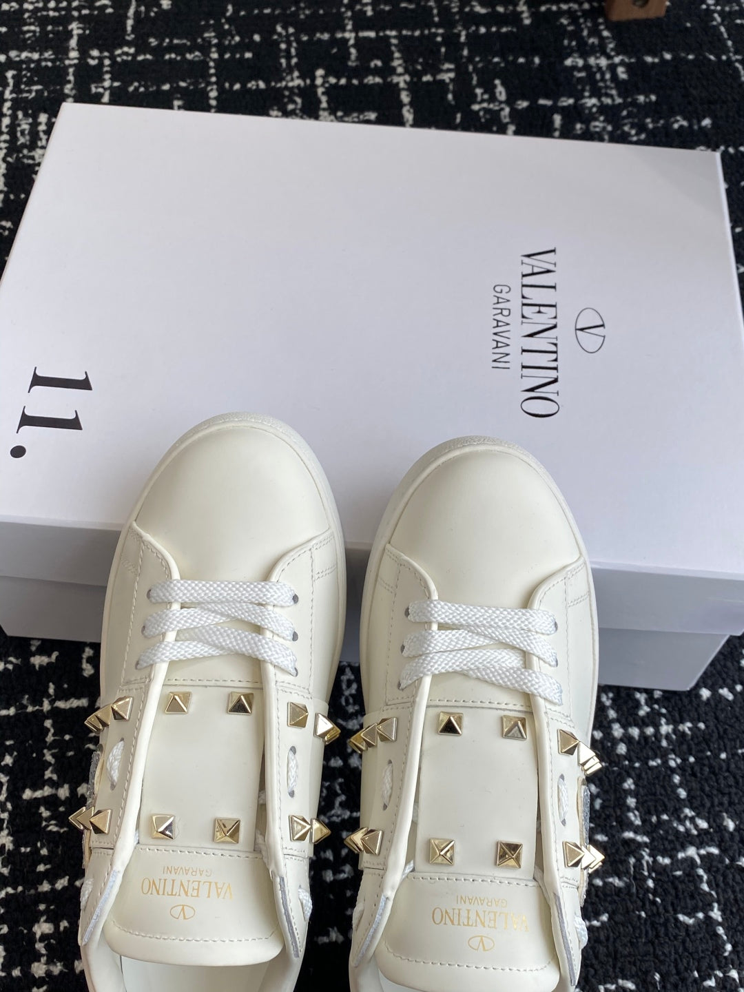 LuxluxHouse Best Quality Shoes Valentino