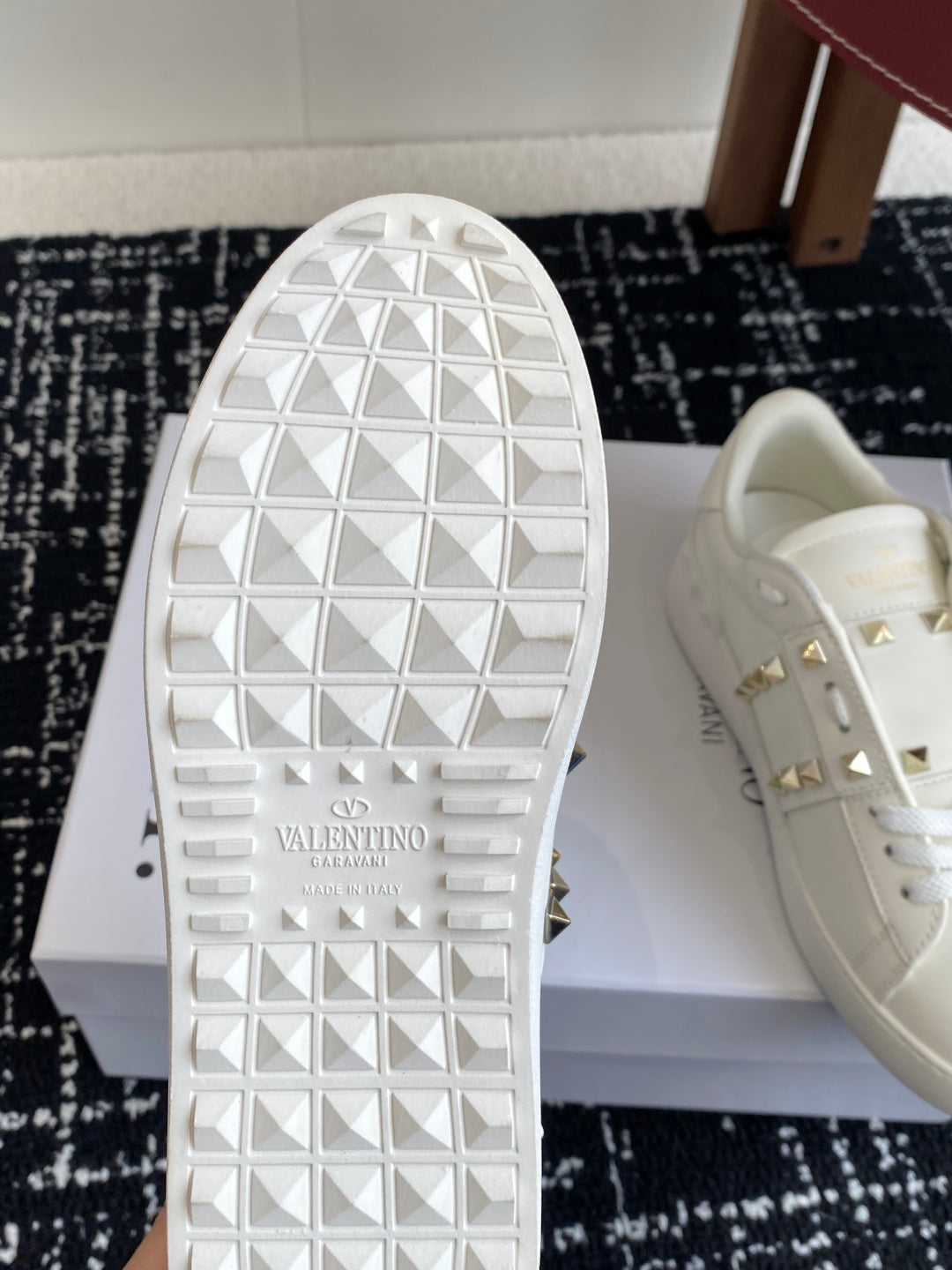 LuxluxHouse Best Quality Shoes Valentino