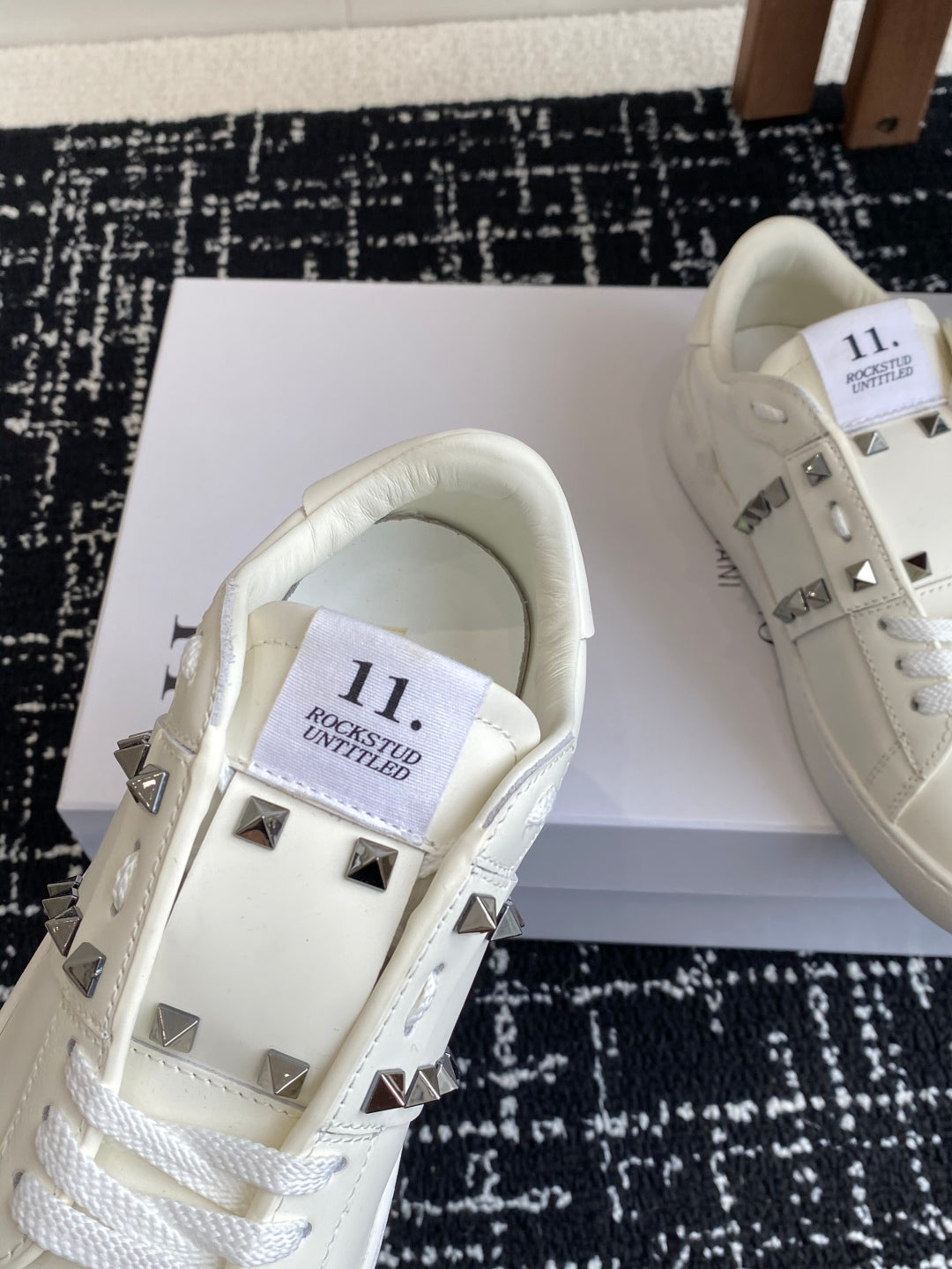 LuxluxHouse Best Quality Shoes Valentino