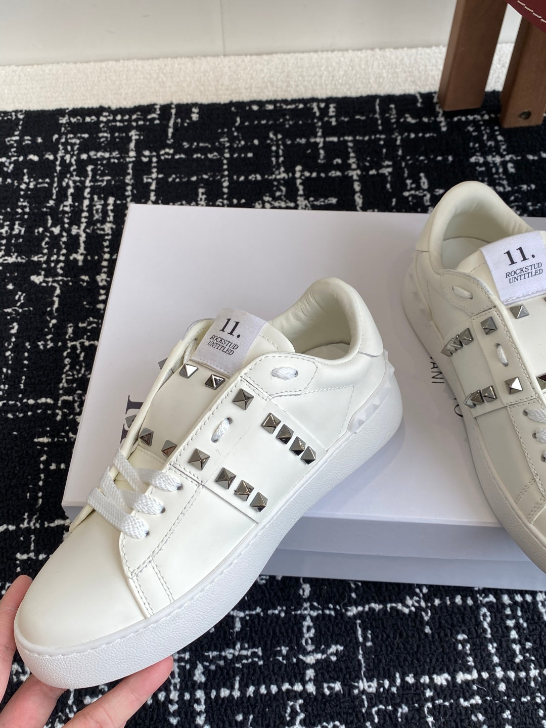 LuxluxHouse Best Quality Shoes Valentino