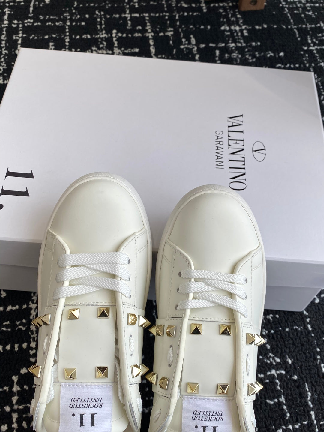 LuxluxHouse Best Quality Shoes Valentino