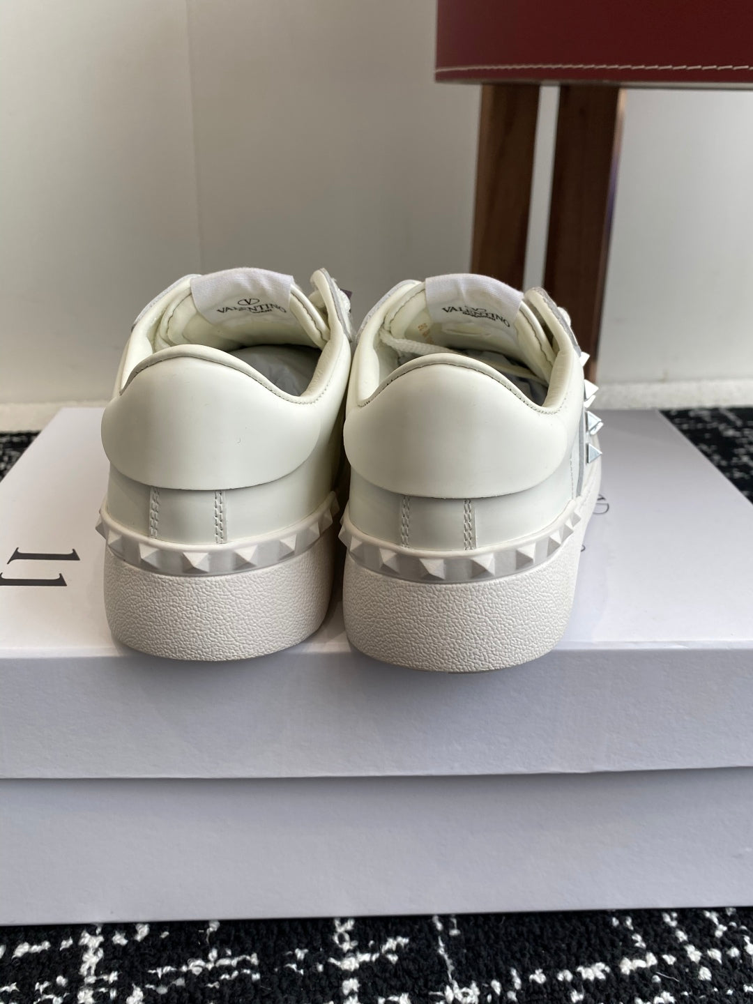 LuxluxHouse Best Quality Shoes Valentino