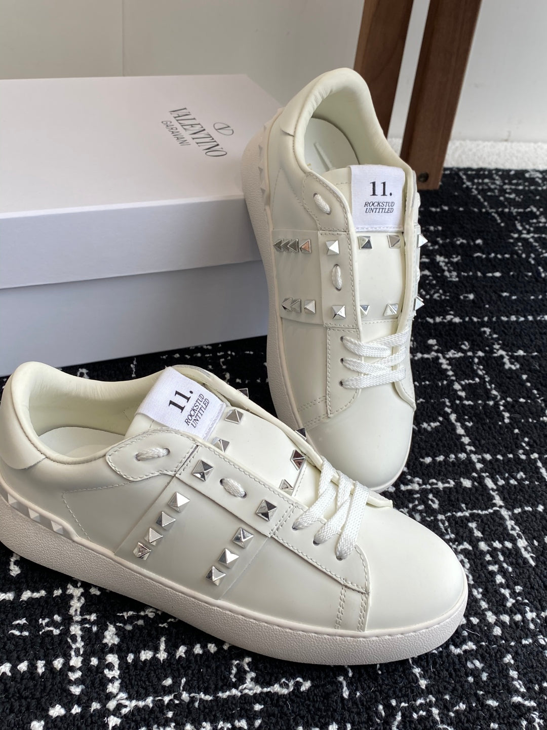 LuxluxHouse Best Quality Shoes Valentino