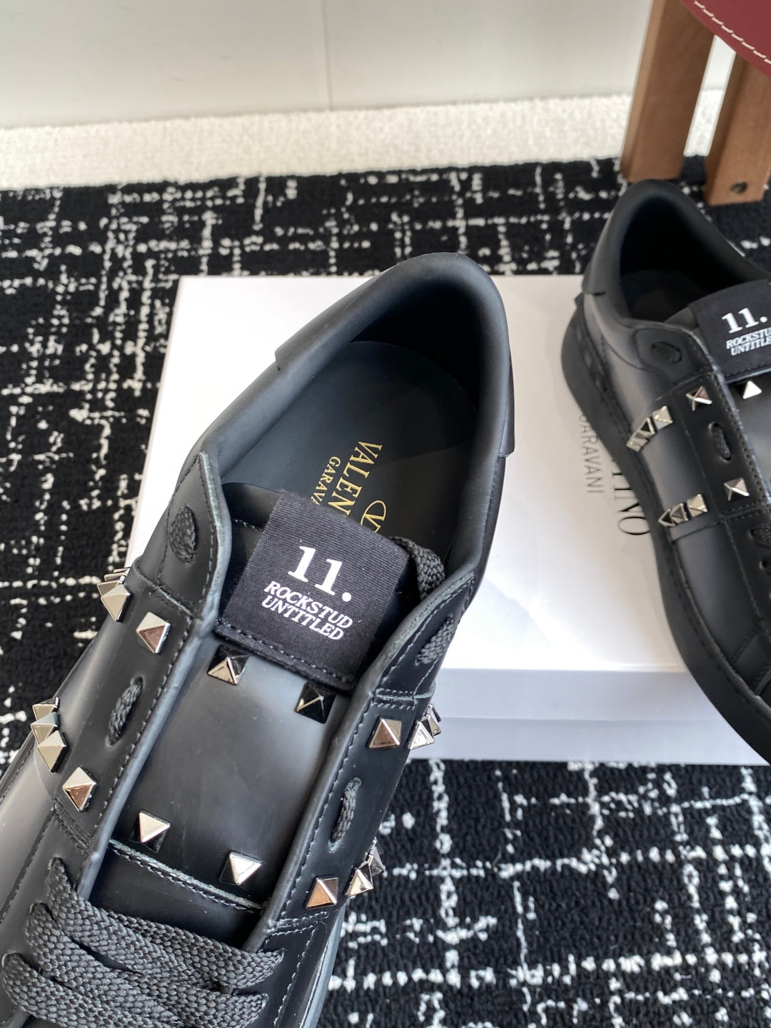 LuxluxHouse Best Quality Shoes Valentino