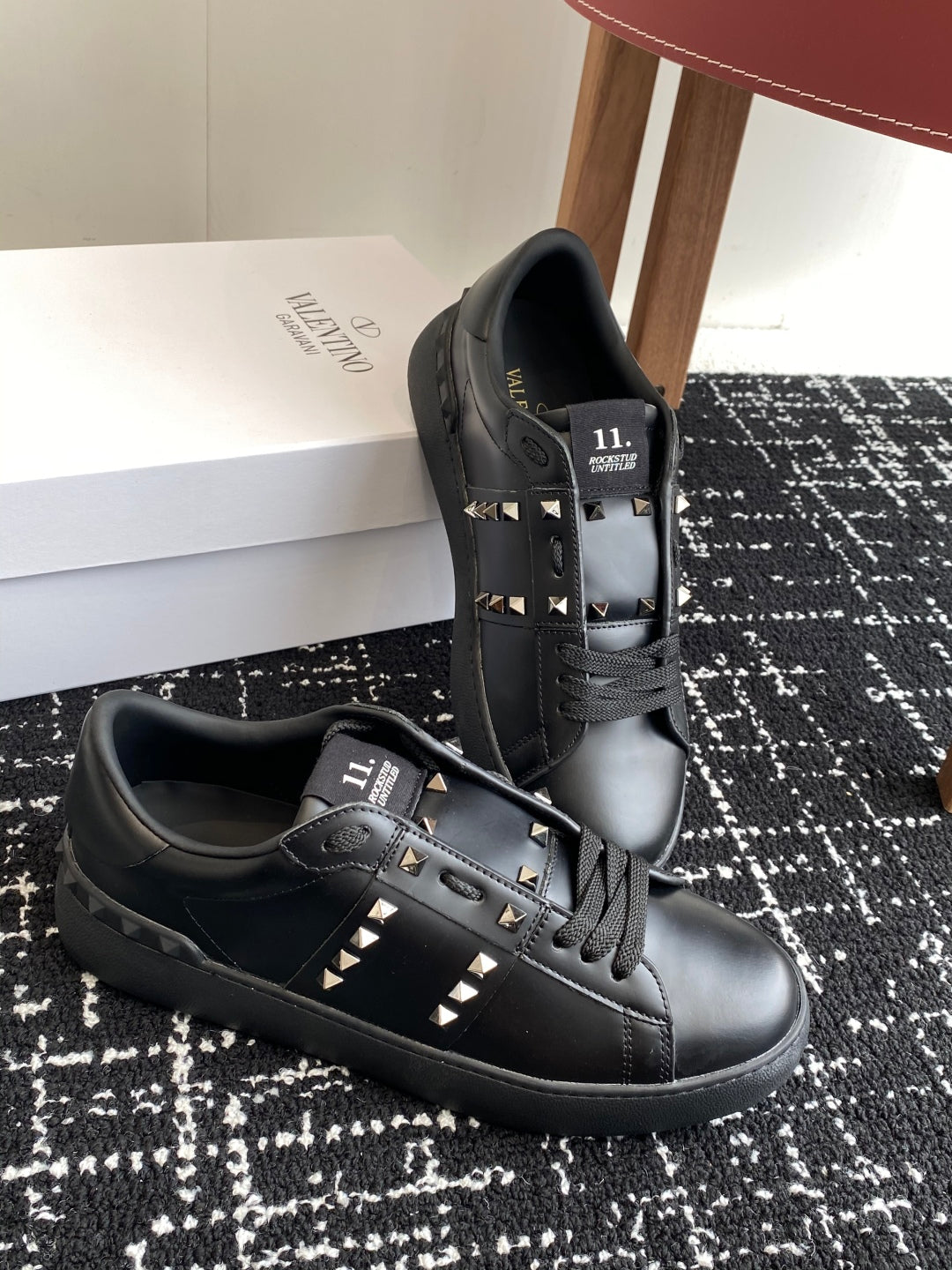 LuxluxHouse Best Quality Shoes Valentino