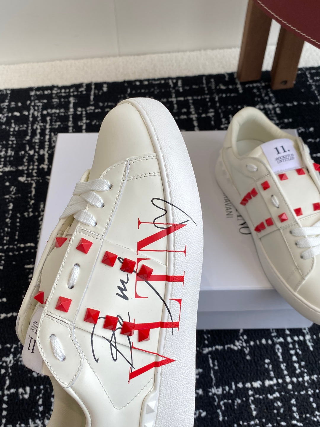 LuxluxHouse Best Quality Shoes Valentino