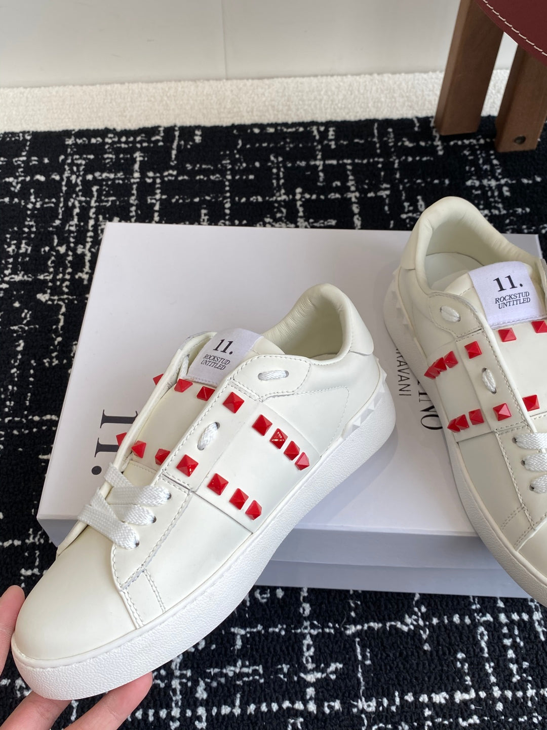 LuxluxHouse Best Quality Shoes Valentino